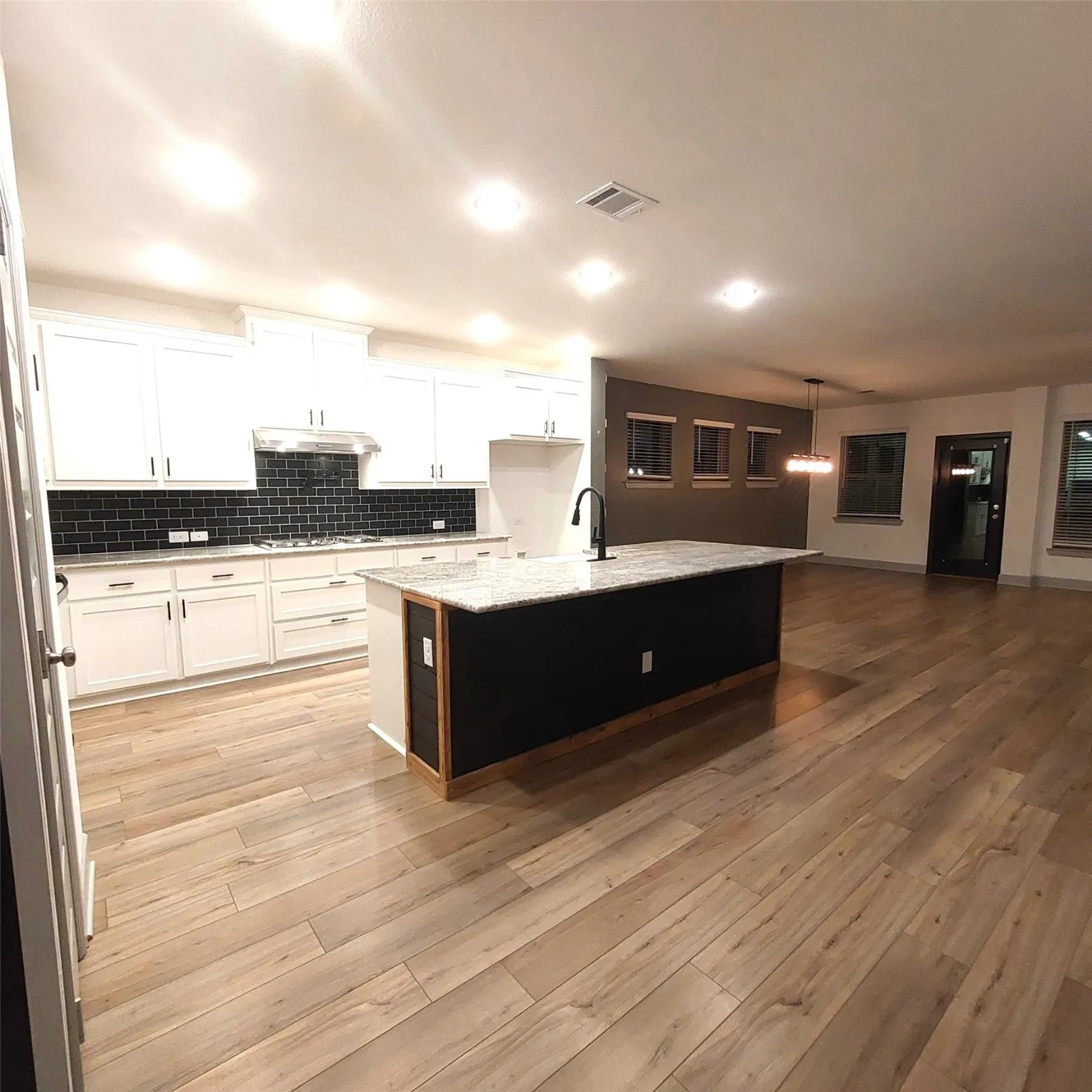 Single Family Residence For Sale in Rockwall County , 5067 Stream Turn Drive, Royse City, Texas 75189, 5 Bedroom, 4 Bathroom, 2 Garage spaces, 3,345 Sqft, built in 2023, Preowned, mls#21120011, Real Estate Agent in Royse City, Homes For Sale in Rockwall county, Homes For Sale in Royse City, Realtor in Royse City Texas, Real Estate Brokerage Independent Realty Texas, Luminita Cordes Realtor