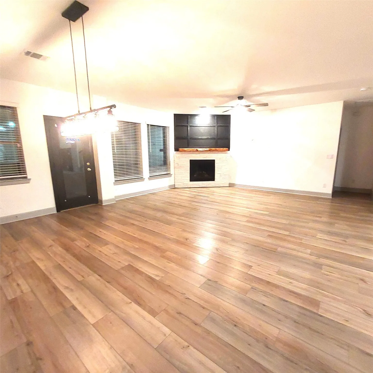 Single Family Residence For Sale in Rockwall County , 5067 Stream Turn Drive, Royse City, Texas 75189, 5 Bedroom, 4 Bathroom, 2 Garage spaces, 3,345 Sqft, built in 2023, Preowned, mls#21120011, Real Estate Agent in Royse City, Homes For Sale in Rockwall county, Homes For Sale in Royse City, Realtor in Royse City Texas, Real Estate Brokerage Independent Realty Texas, Luminita Cordes Realtor