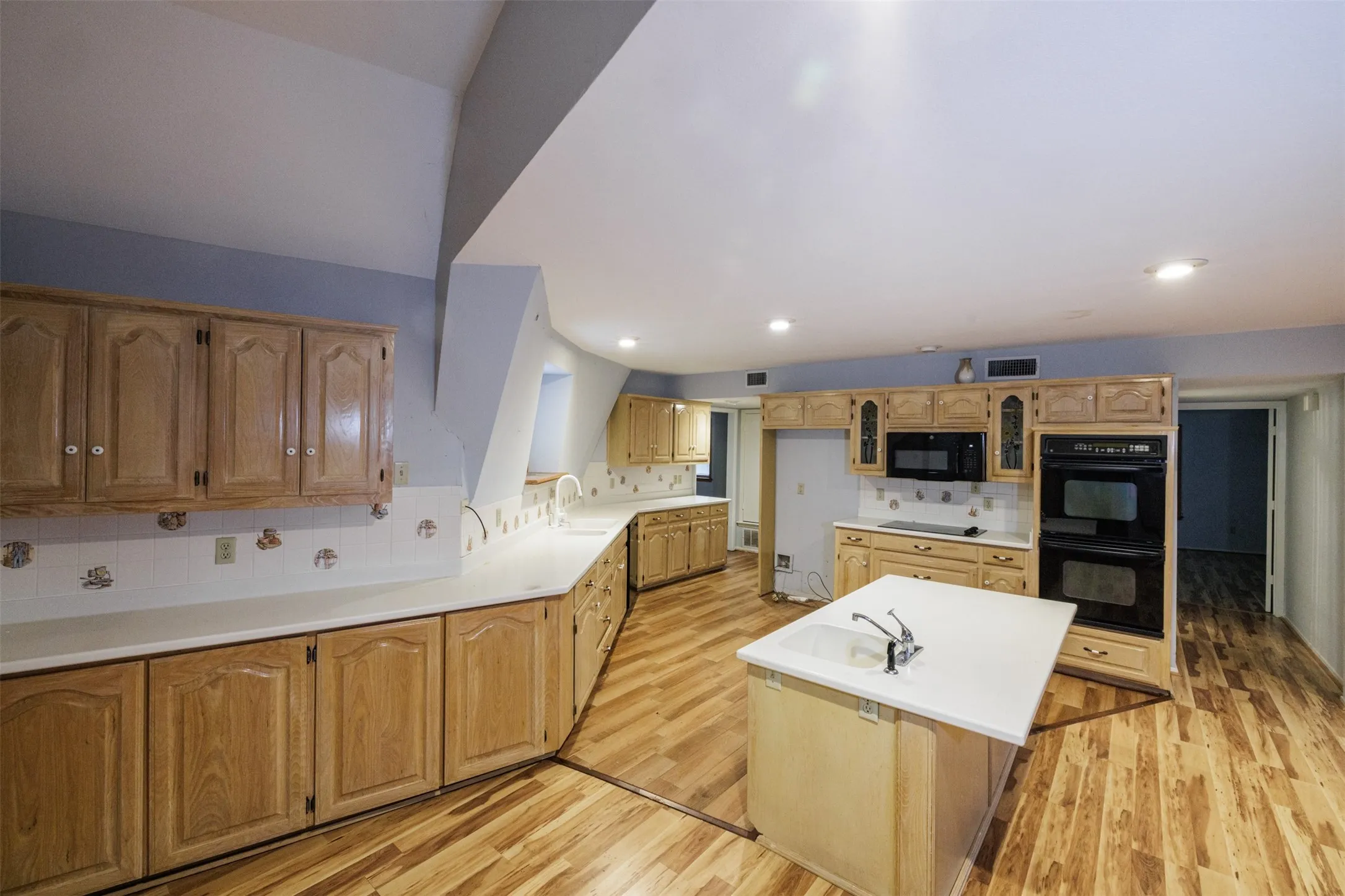 Farm For Sale in Hunt County , 4581 County Road 2624, Caddo Mills, Texas 75135, 3 Bedroom, 4 Bathroom, 2 Garage spaces, 2,763 Sqft, built in 1991, Preowned, mls#21117240, Real Estate Agent in Caddo Mills, Homes For Sale in Hunt county, Homes For Sale in Caddo Mills, Realtor in Caddo Mills Texas, Real Estate Brokerage Independent Realty Texas, Luminita Cordes Realtor