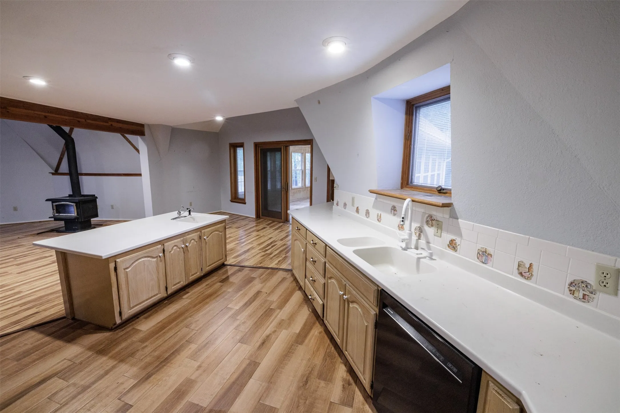 Farm For Sale in Hunt County , 4581 County Road 2624, Caddo Mills, Texas 75135, 3 Bedroom, 4 Bathroom, 2 Garage spaces, 2,763 Sqft, built in 1991, Preowned, mls#21117240, Real Estate Agent in Caddo Mills, Homes For Sale in Hunt county, Homes For Sale in Caddo Mills, Realtor in Caddo Mills Texas, Real Estate Brokerage Independent Realty Texas, Luminita Cordes Realtor
