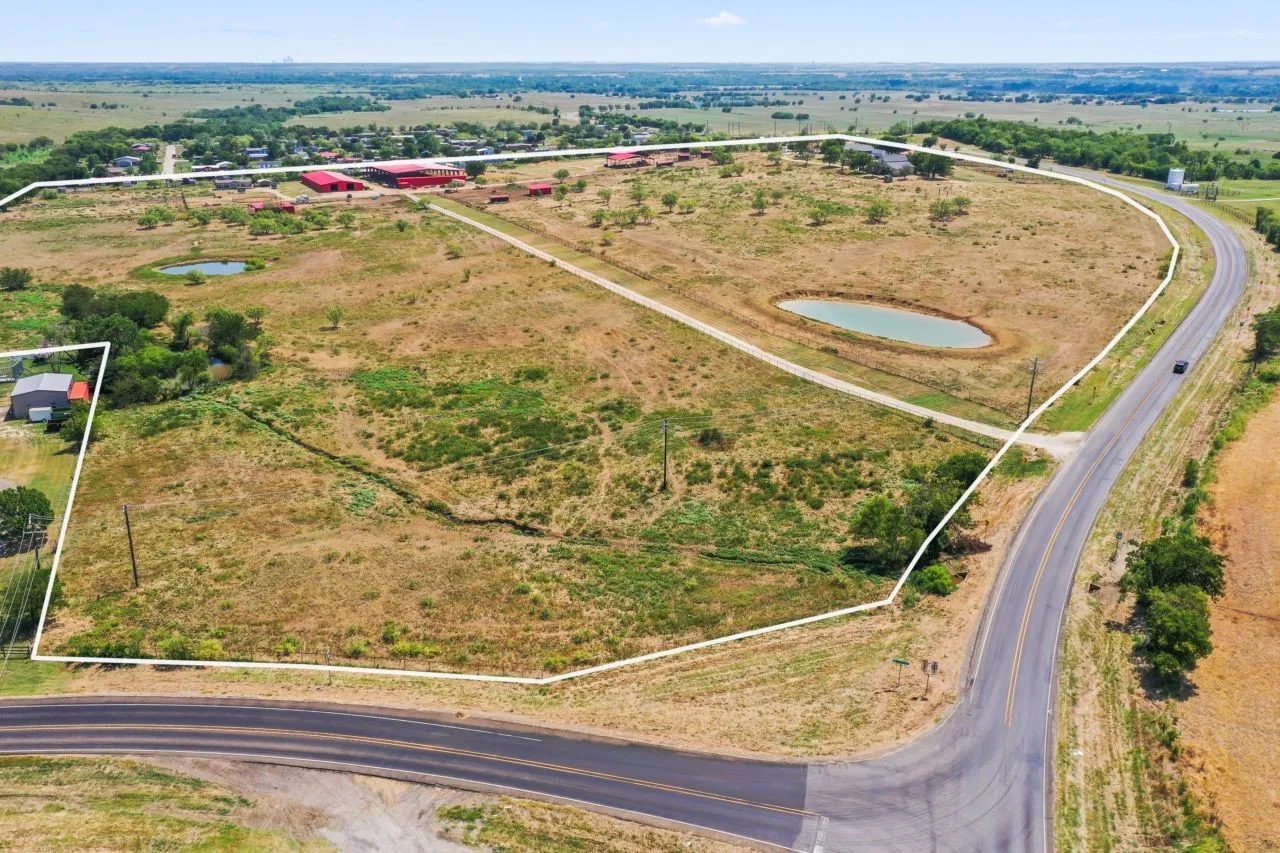 Farm For Sale in Denton County , 9144 Fm 2164, Sanger, Texas 76266, 9 Bedroom, 8 Bathroom, Garage spaces, 5,413 Sqft, built in 2020, Preowned, mls#21120436, Real Estate Agent in Sanger, Homes For Sale in Denton county, Homes For Sale in Sanger, Realtor in Sanger Texas, Real Estate Brokerage Independent Realty Texas, Luminita Cordes Realtor
