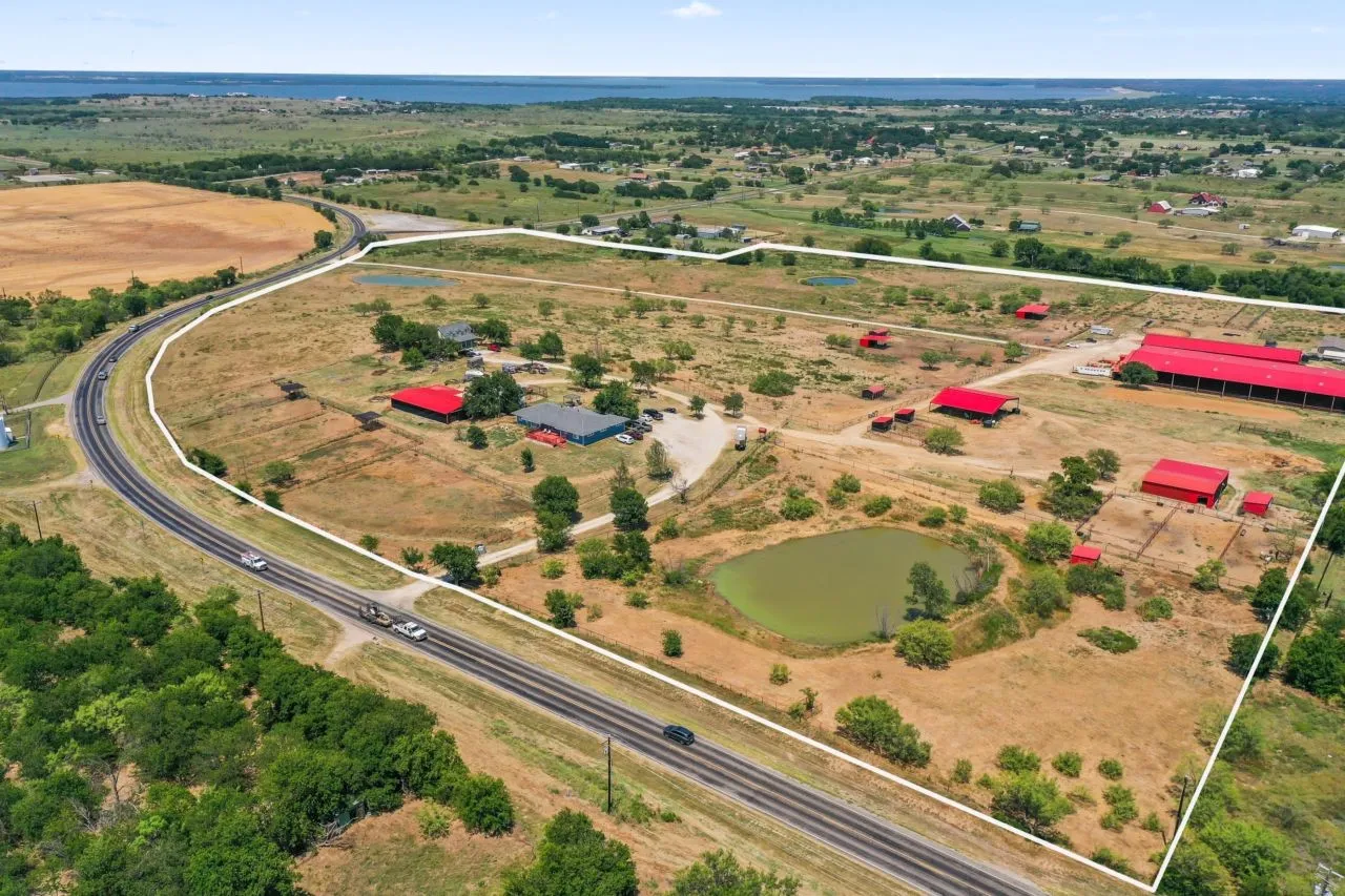 Farm For Sale in Denton County , 9144 Fm 2164, Sanger, Texas 76266, 9 Bedroom, 8 Bathroom, Garage spaces, 5,413 Sqft, built in 2020, Preowned, mls#21120436, Real Estate Agent in Sanger, Homes For Sale in Denton county, Homes For Sale in Sanger, Realtor in Sanger Texas, Real Estate Brokerage Independent Realty Texas, Luminita Cordes Realtor