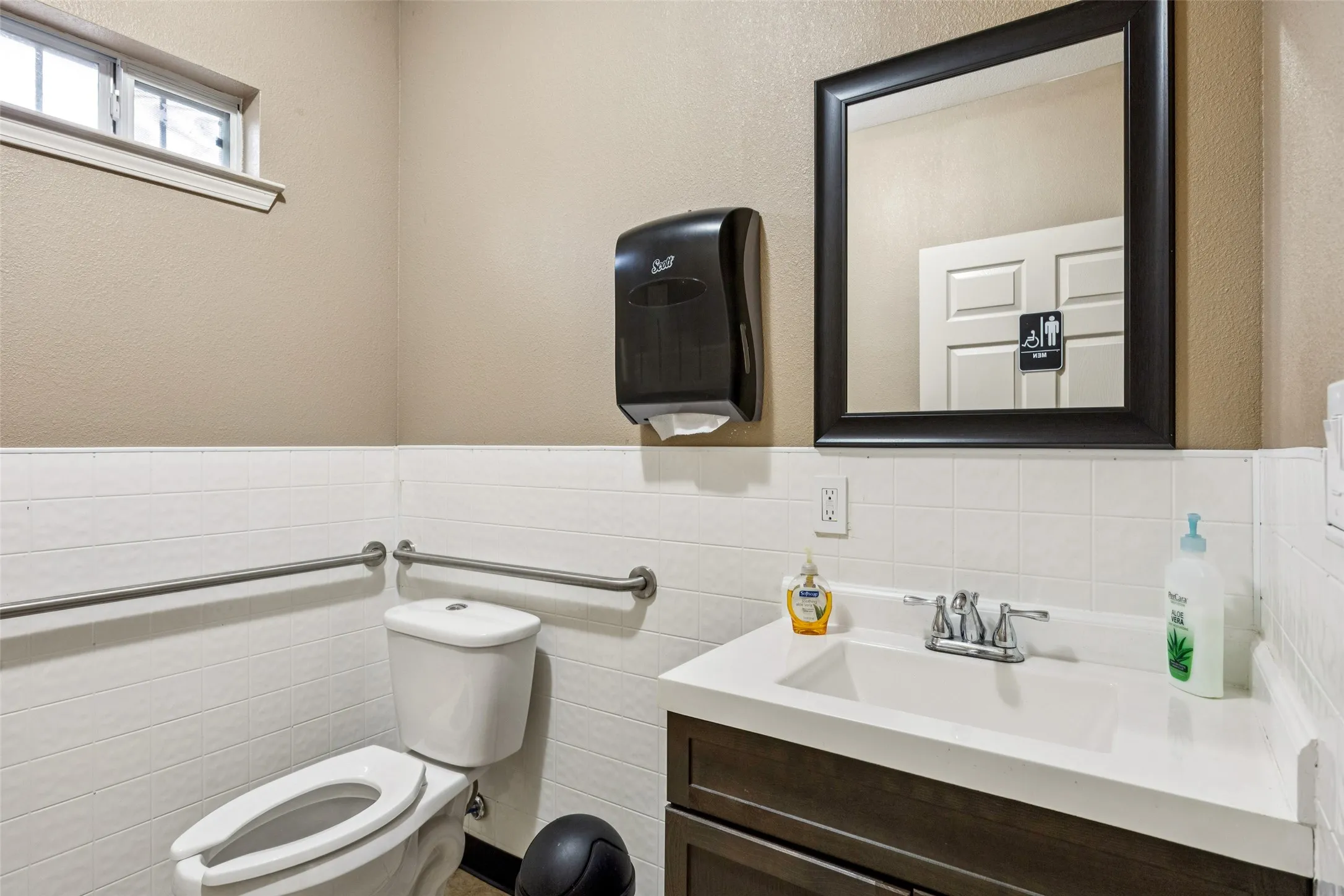 Business For Sale in Dallas County , 1738 Nomas Street, Dallas, Texas 75212, 0, 0, Garage spaces, 0 Sqft, built in 1960, Preowned, mls#21119678, Real Estate Agent in Dallas, Homes For Sale in Dallas county, Homes For Sale in Dallas, Realtor in Dallas Texas, Real Estate Brokerage Independent Realty Texas, Luminita Cordes Realtor