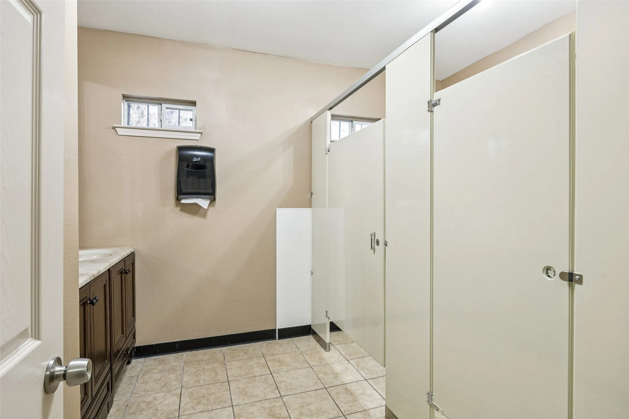 Business For Sale in Dallas County , 1738 Nomas Street, Dallas, Texas 75212, 0, 0, Garage spaces, 0 Sqft, built in 1960, Preowned, mls#21119678, Real Estate Agent in Dallas, Homes For Sale in Dallas county, Homes For Sale in Dallas, Realtor in Dallas Texas, Real Estate Brokerage Independent Realty Texas, Luminita Cordes Realtor