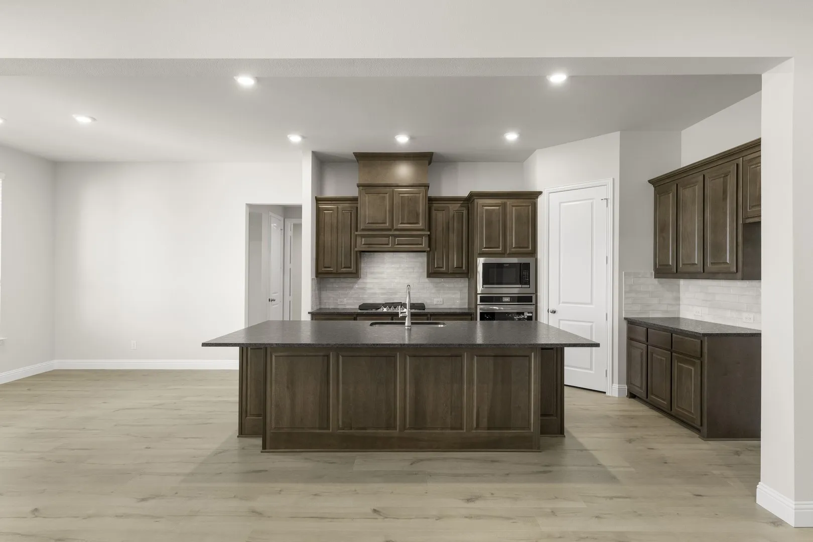13. 532 Birthright - Kitchen