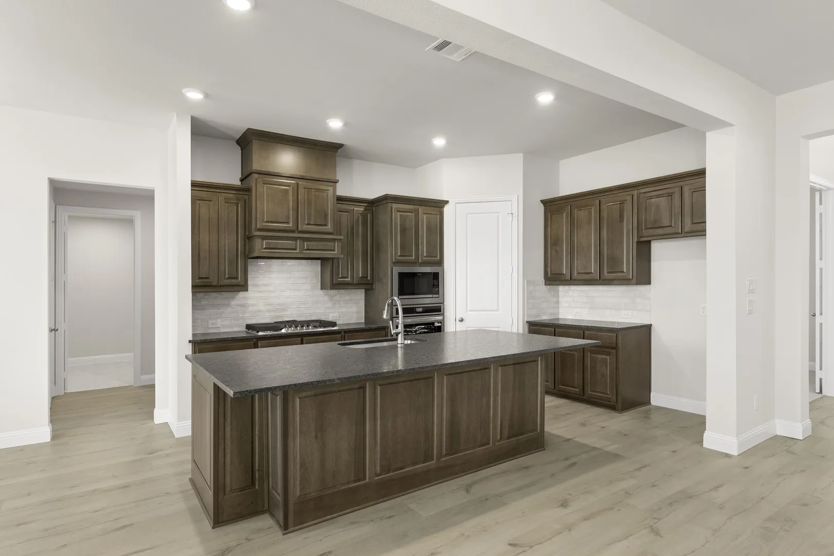 14. 532 Birthright - Kitchen (2)