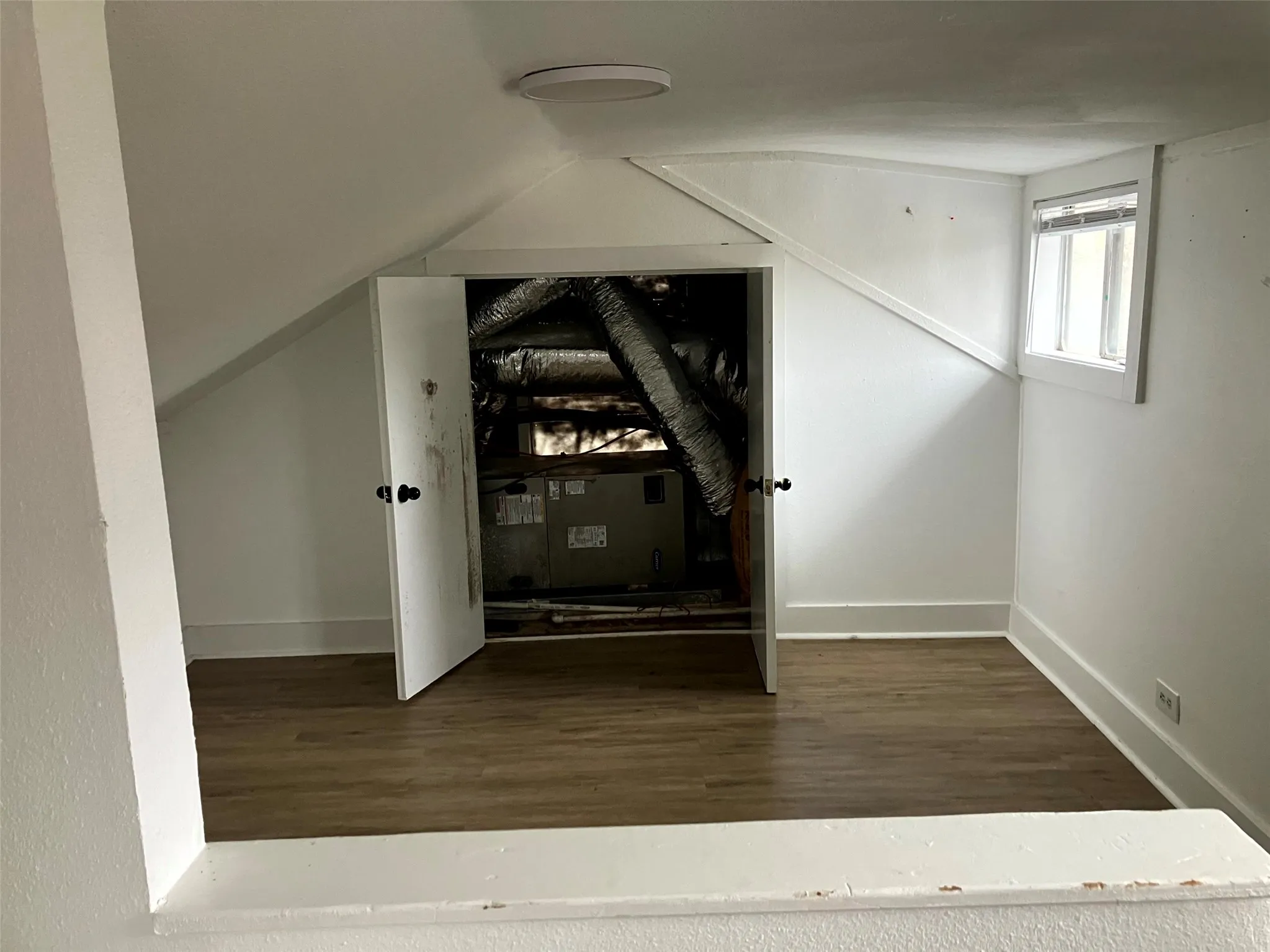 Single Family Residence For Sale in Hopkins County , 614 Beckworth Street, Sulphur Springs, Texas 75482, 3 Bedrooms, 3 Bathrooms, Garage spaces, 1,288 Sqft, built in 1940, Price $123,200, mls#21121385, Real Estate Agent in Sulphur Springs, Homes For Sale in Hopkins county, Homes For Sale in Sulphur Springs, Realtor in Sulphur Springs Texas, Real Estate Brokerage Independent Realty Texas, Luminita Cordes Realtor