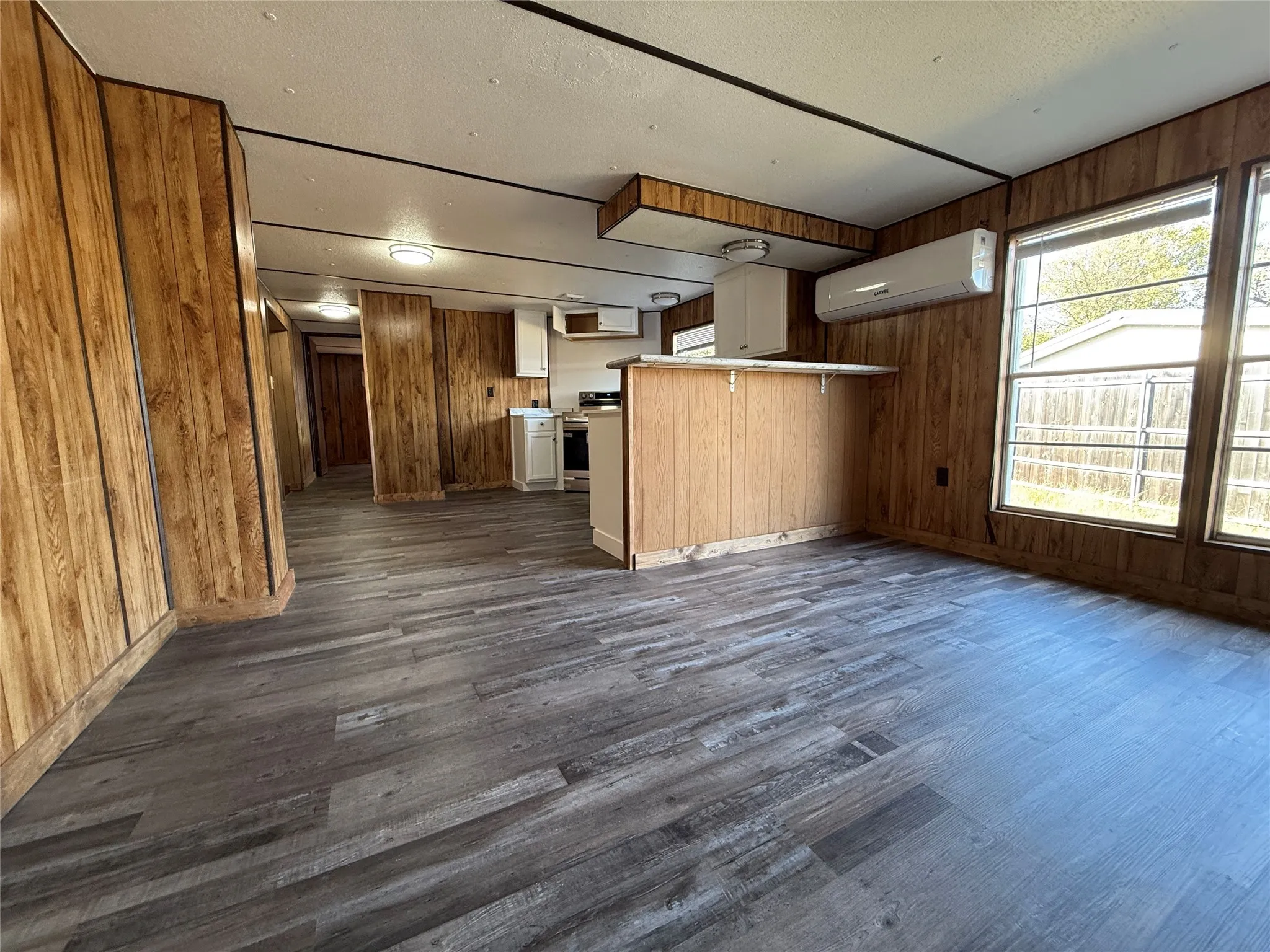 Single Family Residence For Sale in Hood County , 3807 Lands End Court, Granbury, Texas 76048, 4 Bedroom, 2 Bathroom, Garage spaces, 1,456 Sqft, built in 1979, mls#21120775, Real Estate Agent in Granbury, Homes For Sale in Hood county, Homes For Sale in Granbury, Realtor in Granbury Texas, Real Estate Brokerage Independent Realty Texas, Luminita Cordes Realtor
