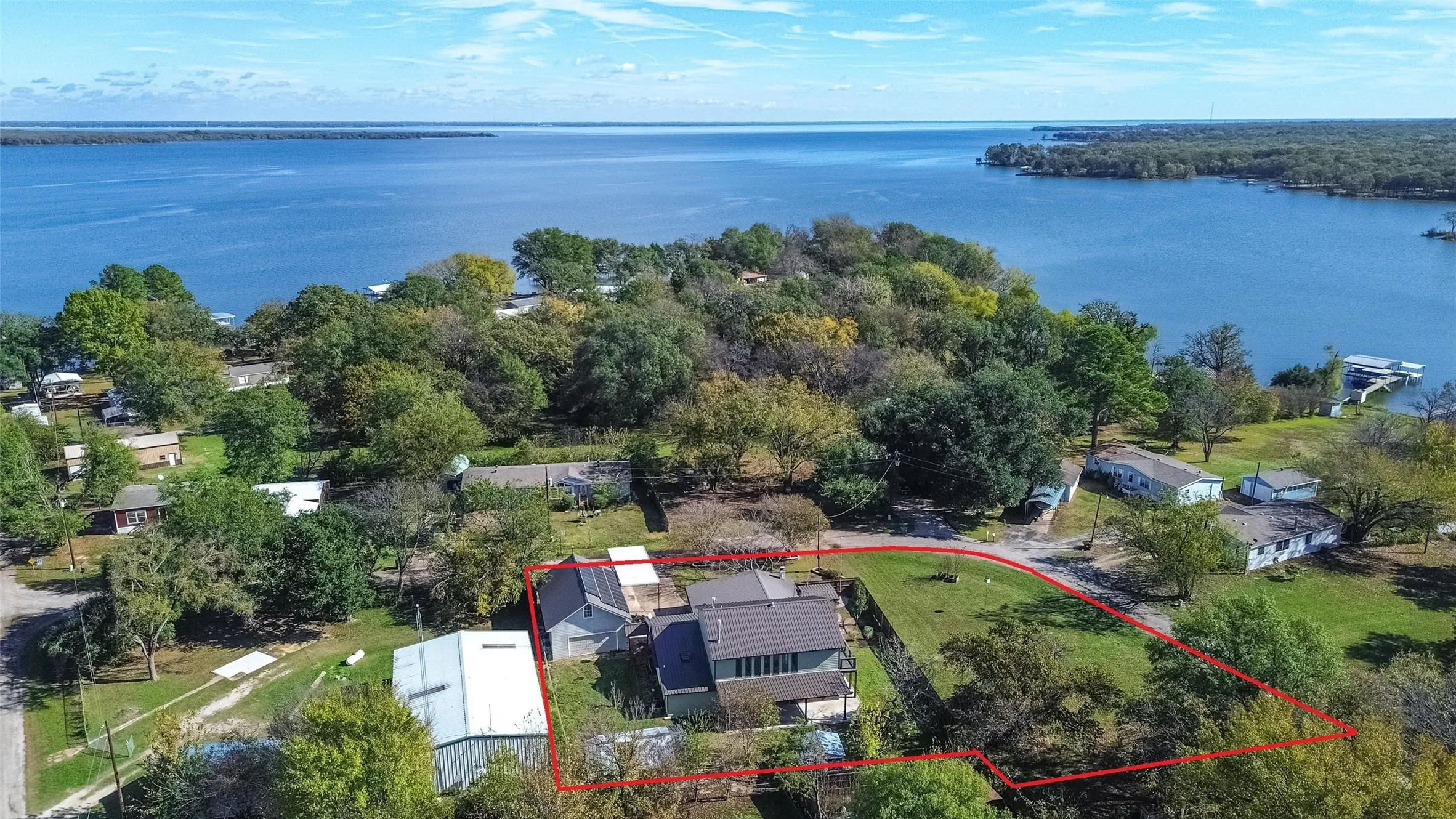 Single Family Residence For Sale in Hunt County , 9938 John Flowers Road, Wills Point, Texas 75169, 5 Bedroom, 4 Bathroom, 2 Garage spaces, 2,500 Sqft, built in 1983, mls#21121426, Real Estate Agent in Wills Point, Homes For Sale in Hunt county, Homes For Sale in Wills Point, Realtor in Wills Point Texas, Real Estate Brokerage Independent Realty Texas, Luminita Cordes Realtor