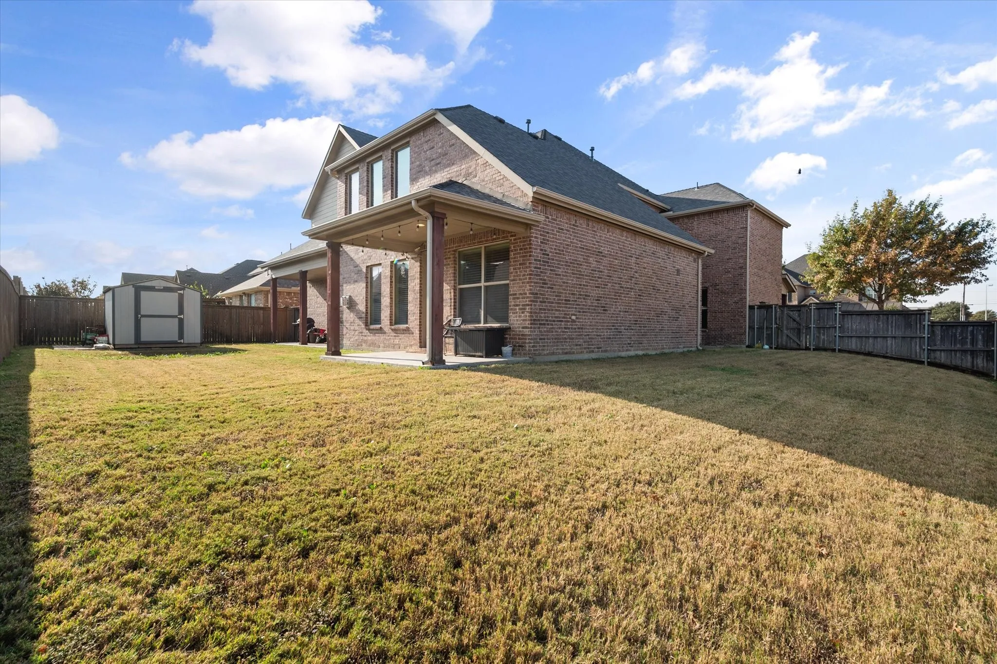 Large corner lot with bonus space