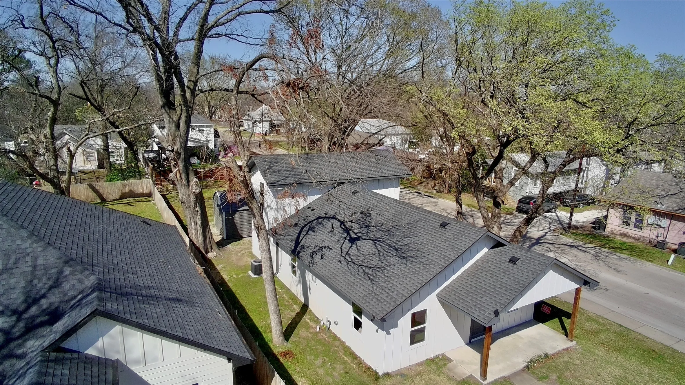 Single Family Residence For Sale in Navarro County , 1500 W Collin Street, Corsicana, Texas 75110, 3 Bedrooms, 3 Bathrooms, Garage spaces, 1,792 Sqft, built in 1945, Price $250,000, mls#21121598, Real Estate Agent in Corsicana, Homes For Sale in Navarro county, Homes For Sale in Corsicana, Realtor in Corsicana Texas, Real Estate Brokerage Independent Realty Texas, Luminita Cordes Realtor
