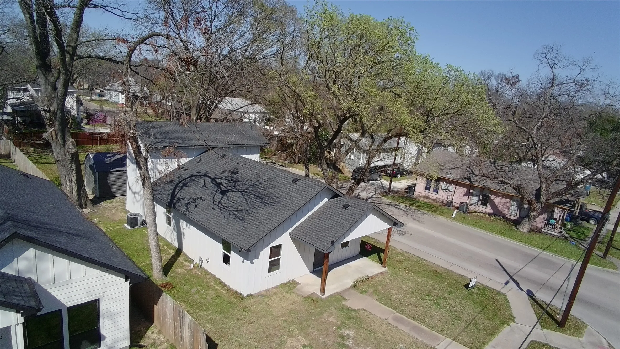 Single Family Residence For Sale in Navarro County , 1500 W Collin Street, Corsicana, Texas 75110, 3 Bedrooms, 3 Bathrooms, Garage spaces, 1,792 Sqft, built in 1945, Price $250,000, mls#21121598, Real Estate Agent in Corsicana, Homes For Sale in Navarro county, Homes For Sale in Corsicana, Realtor in Corsicana Texas, Real Estate Brokerage Independent Realty Texas, Luminita Cordes Realtor