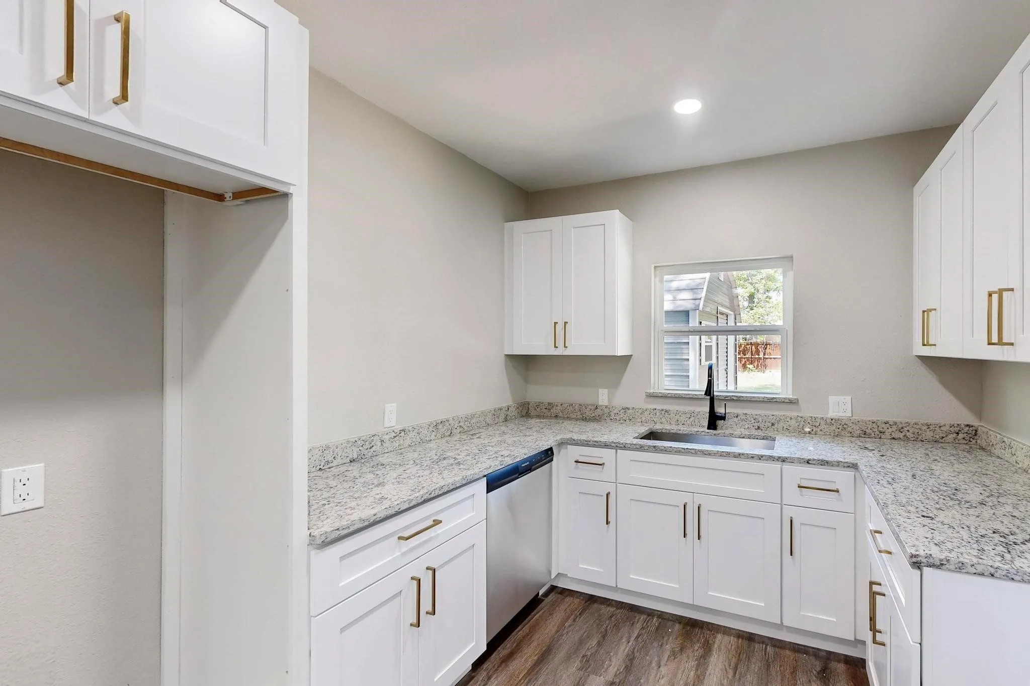 Single Family Residence For Sale in Navarro County , 1500 W Collin Street, Corsicana, Texas 75110, 3 Bedrooms, 3 Bathrooms, Garage spaces, 1,792 Sqft, built in 1945, Price $250,000, mls#21121598, Real Estate Agent in Corsicana, Homes For Sale in Navarro county, Homes For Sale in Corsicana, Realtor in Corsicana Texas, Real Estate Brokerage Independent Realty Texas, Luminita Cordes Realtor