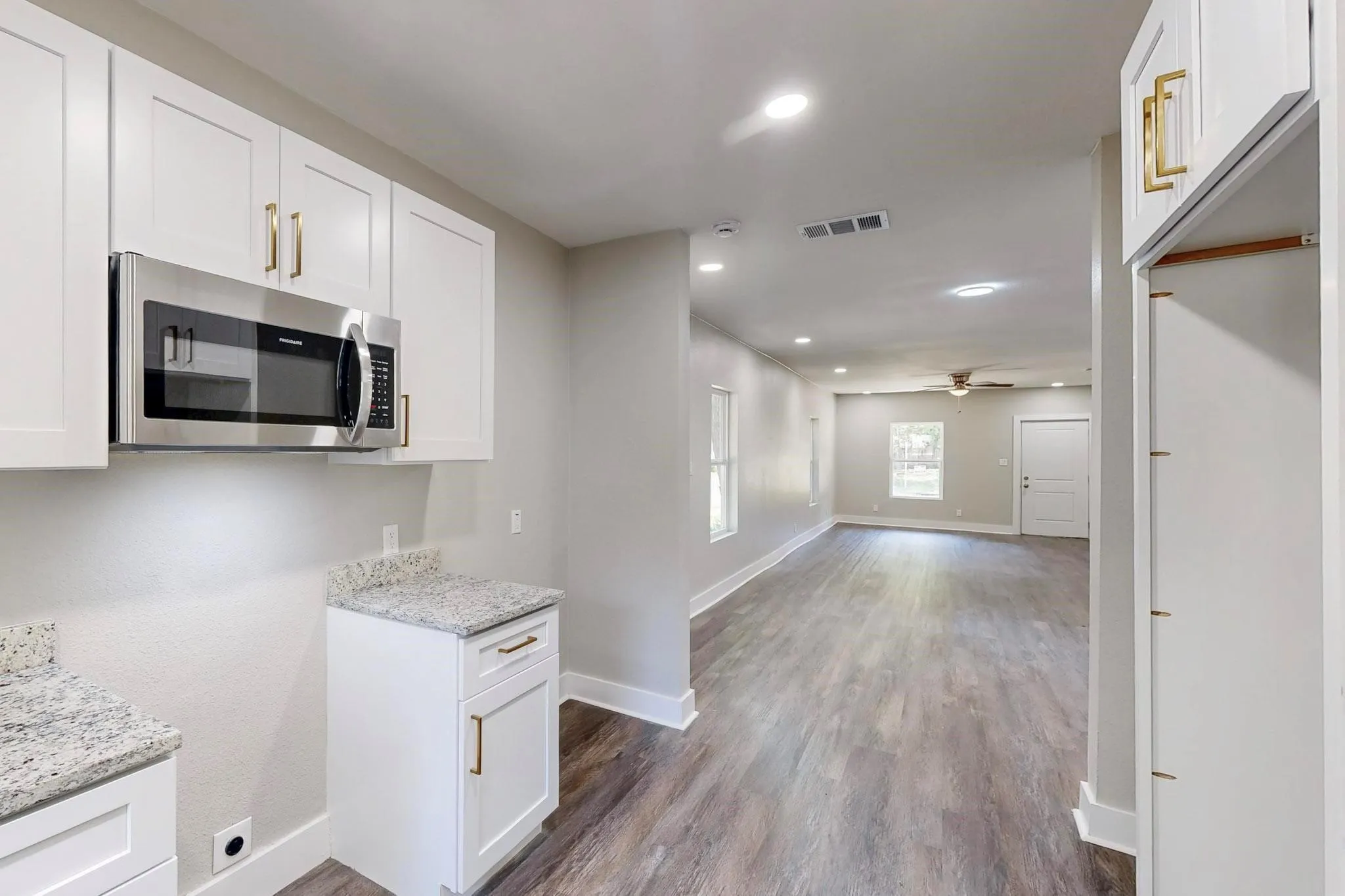 Single Family Residence For Sale in Navarro County , 1500 W Collin Street, Corsicana, Texas 75110, 3 Bedrooms, 3 Bathrooms, Garage spaces, 1,792 Sqft, built in 1945, Price $250,000, mls#21121598, Real Estate Agent in Corsicana, Homes For Sale in Navarro county, Homes For Sale in Corsicana, Realtor in Corsicana Texas, Real Estate Brokerage Independent Realty Texas, Luminita Cordes Realtor