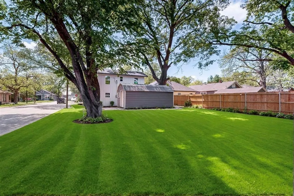 View of yard with an outbuilding