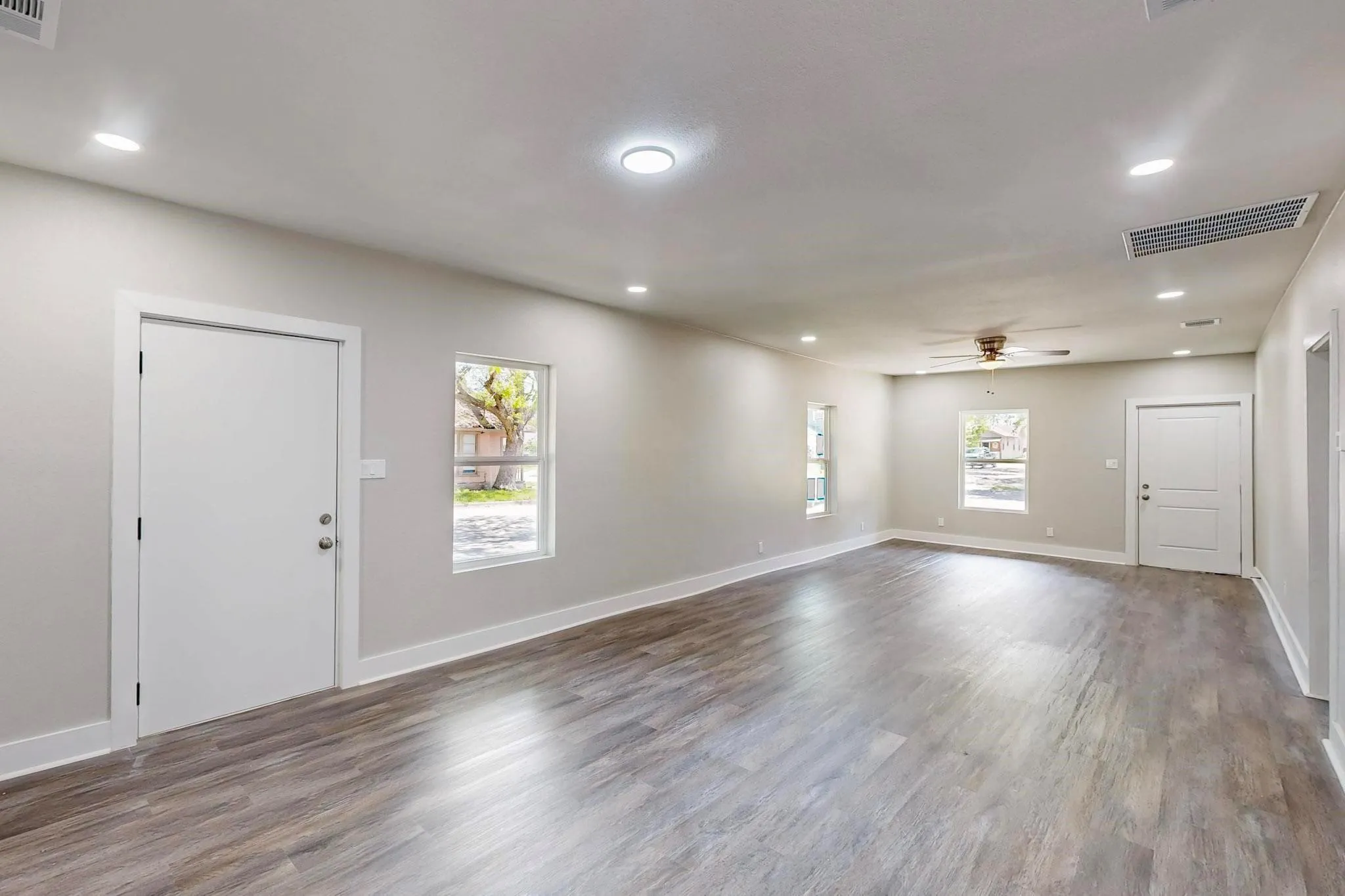 Single Family Residence For Sale in Navarro County , 1500 W Collin Street, Corsicana, Texas 75110, 3 Bedrooms, 3 Bathrooms, Garage spaces, 1,792 Sqft, built in 1945, Price $250,000, mls#21121598, Real Estate Agent in Corsicana, Homes For Sale in Navarro county, Homes For Sale in Corsicana, Realtor in Corsicana Texas, Real Estate Brokerage Independent Realty Texas, Luminita Cordes Realtor