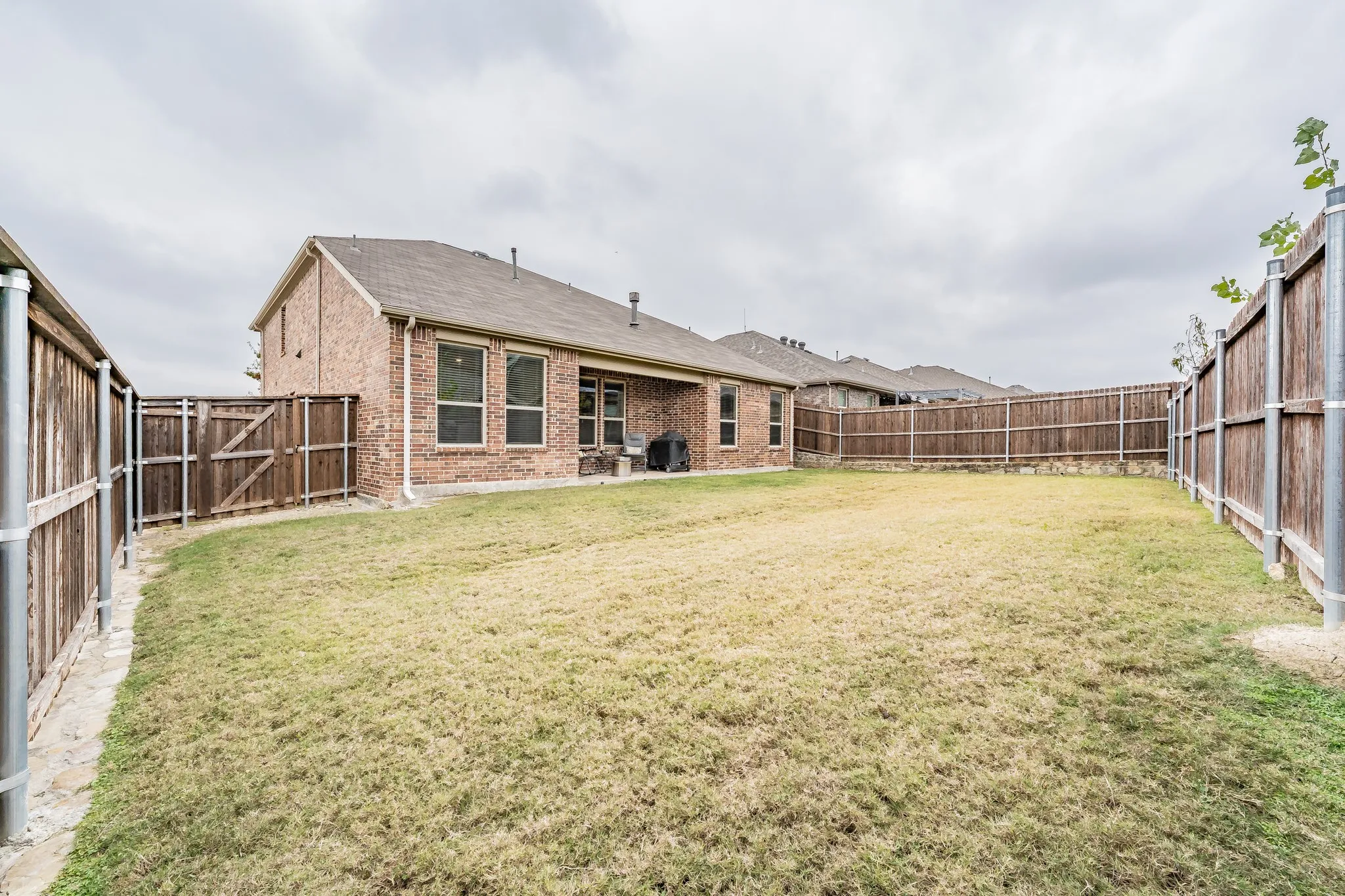 Single Family Residence For Sale in Tarrant County , 9041 Bronze Meadow Drive, Fort Worth, Texas 76131, 5 Bedroom, 5 Bathroom, 2 Garage spaces, 2,745 Sqft, built in 2018, Preowned, mls#21121463, Real Estate Agent in Fort Worth, Homes For Sale in Tarrant county, Homes For Sale in Fort Worth, Realtor in Fort Worth Texas, Real Estate Brokerage Independent Realty Texas, Luminita Cordes Realtor