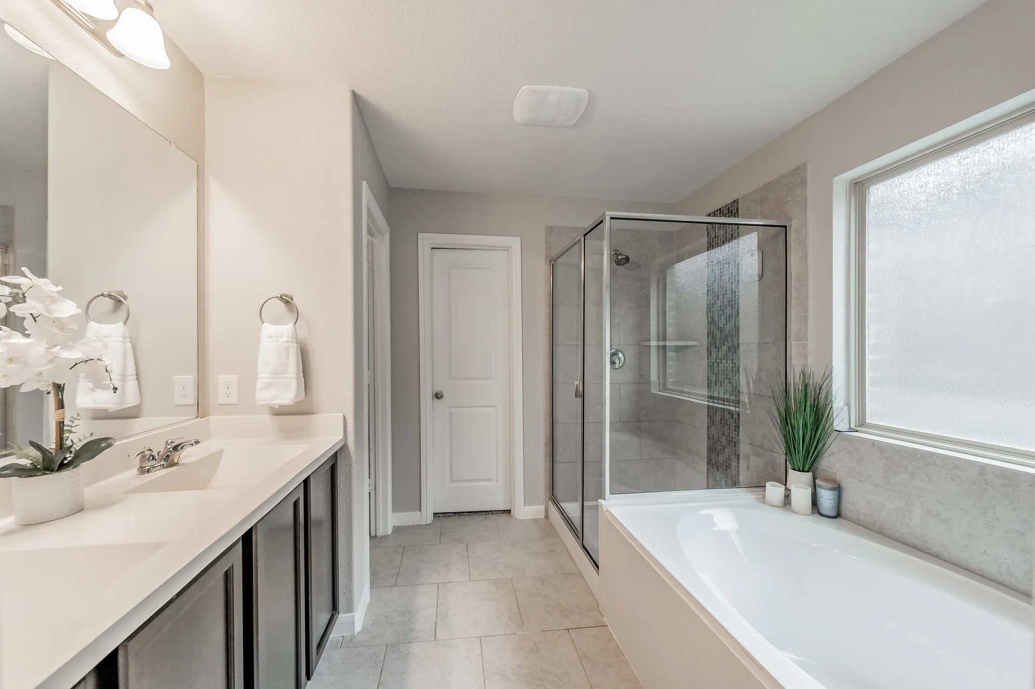 Single Family Residence For Sale in Tarrant County , 9041 Bronze Meadow Drive, Fort Worth, Texas 76131, 5 Bedroom, 5 Bathroom, 2 Garage spaces, 2,745 Sqft, built in 2018, Preowned, mls#21121463, Real Estate Agent in Fort Worth, Homes For Sale in Tarrant county, Homes For Sale in Fort Worth, Realtor in Fort Worth Texas, Real Estate Brokerage Independent Realty Texas, Luminita Cordes Realtor
