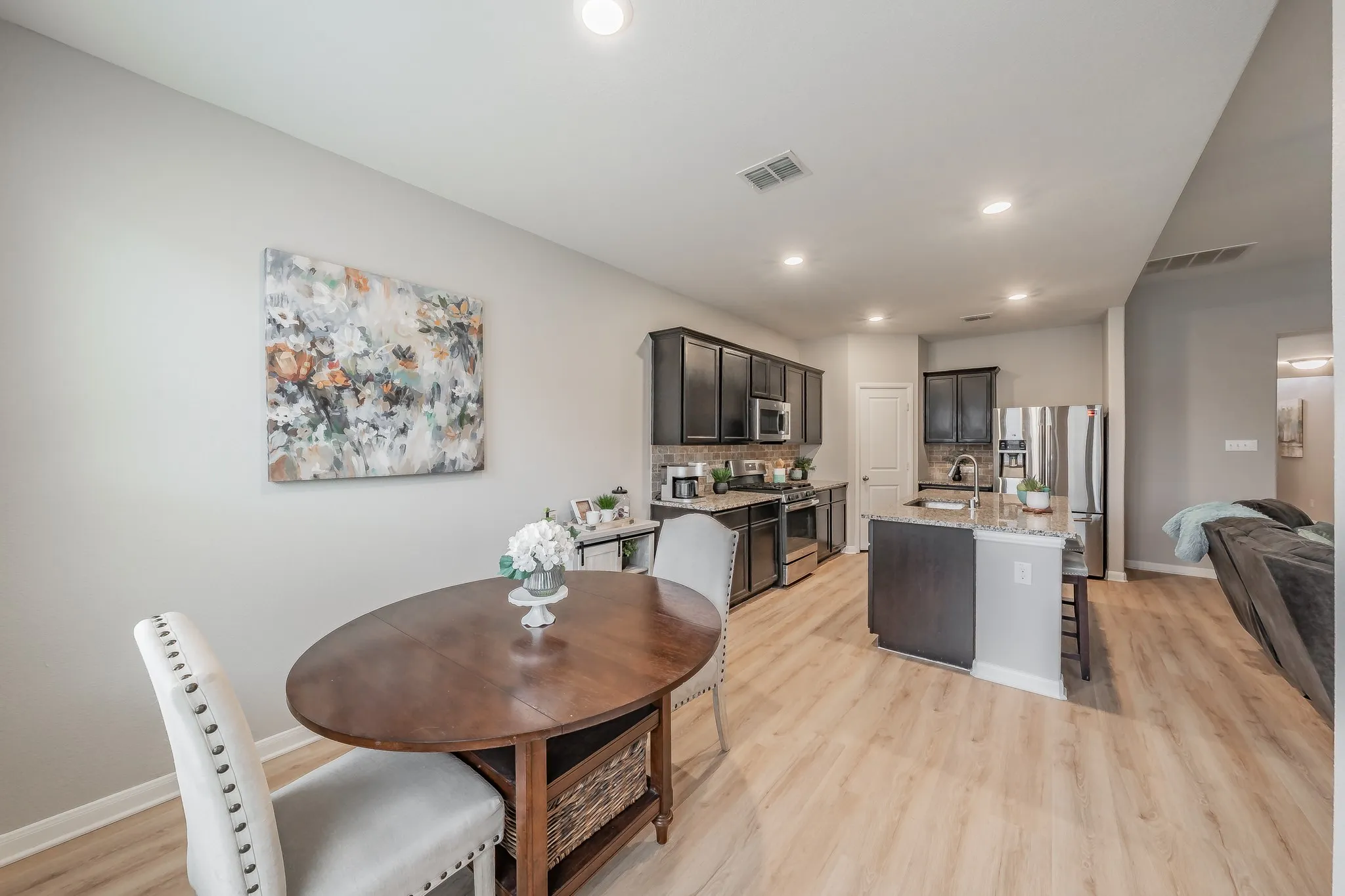 Single Family Residence For Sale in Tarrant County , 9041 Bronze Meadow Drive, Fort Worth, Texas 76131, 5 Bedroom, 5 Bathroom, 2 Garage spaces, 2,745 Sqft, built in 2018, Preowned, mls#21121463, Real Estate Agent in Fort Worth, Homes For Sale in Tarrant county, Homes For Sale in Fort Worth, Realtor in Fort Worth Texas, Real Estate Brokerage Independent Realty Texas, Luminita Cordes Realtor