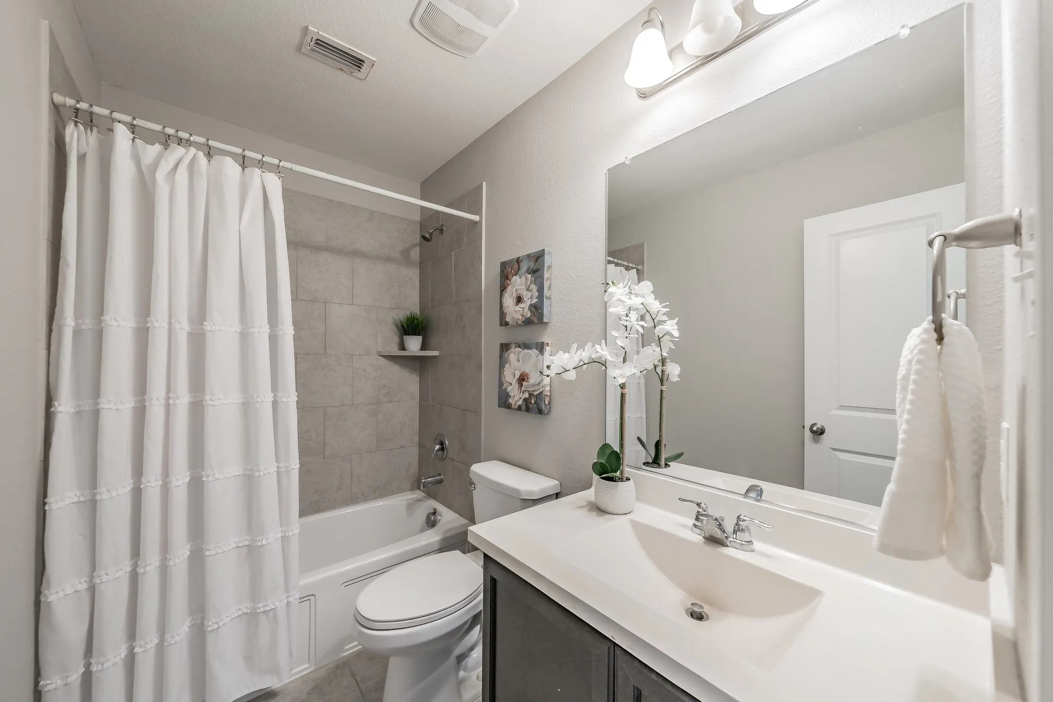 Bathroom #4, upstairs.