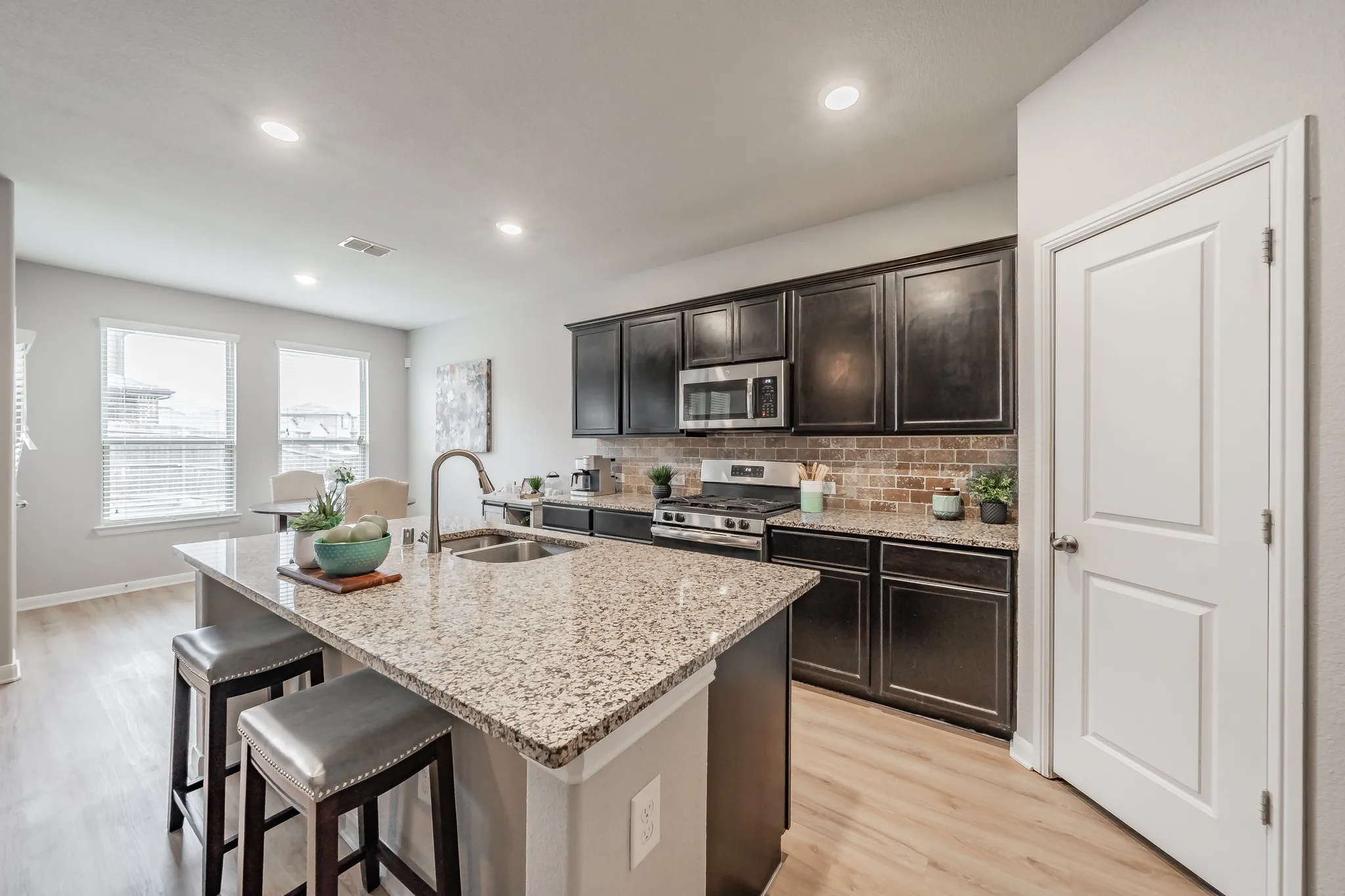 Single Family Residence For Sale in Tarrant County , 9041 Bronze Meadow Drive, Fort Worth, Texas 76131, 5 Bedroom, 5 Bathroom, 2 Garage spaces, 2,745 Sqft, built in 2018, Preowned, mls#21121463, Real Estate Agent in Fort Worth, Homes For Sale in Tarrant county, Homes For Sale in Fort Worth, Realtor in Fort Worth Texas, Real Estate Brokerage Independent Realty Texas, Luminita Cordes Realtor