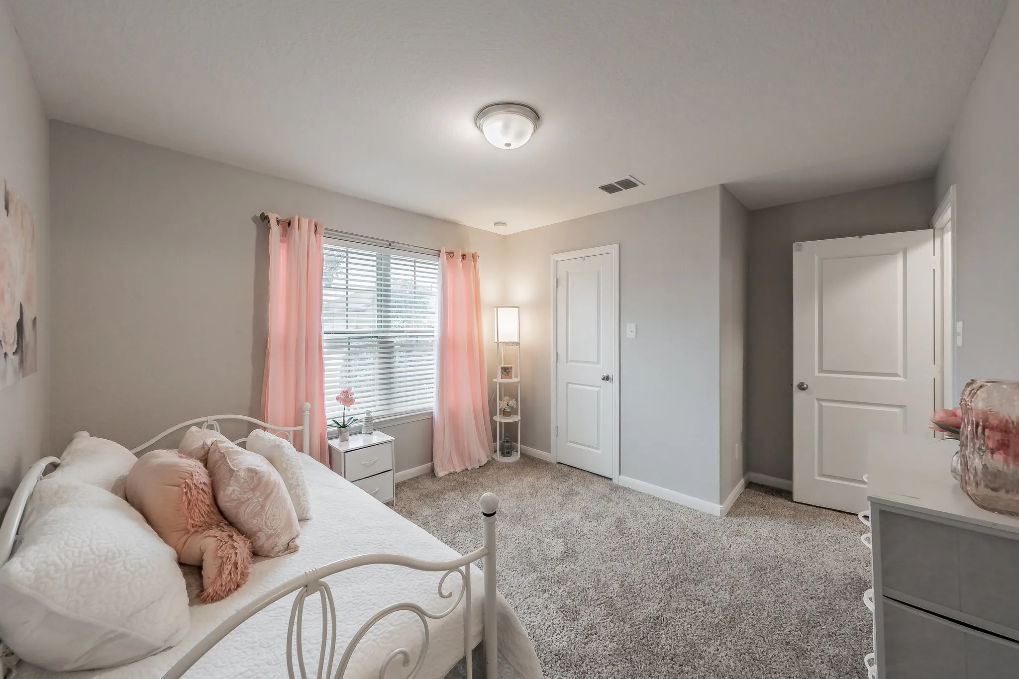 Single Family Residence For Sale in Tarrant County , 9041 Bronze Meadow Drive, Fort Worth, Texas 76131, 5 Bedroom, 5 Bathroom, 2 Garage spaces, 2,745 Sqft, built in 2018, Preowned, mls#21121463, Real Estate Agent in Fort Worth, Homes For Sale in Tarrant county, Homes For Sale in Fort Worth, Realtor in Fort Worth Texas, Real Estate Brokerage Independent Realty Texas, Luminita Cordes Realtor