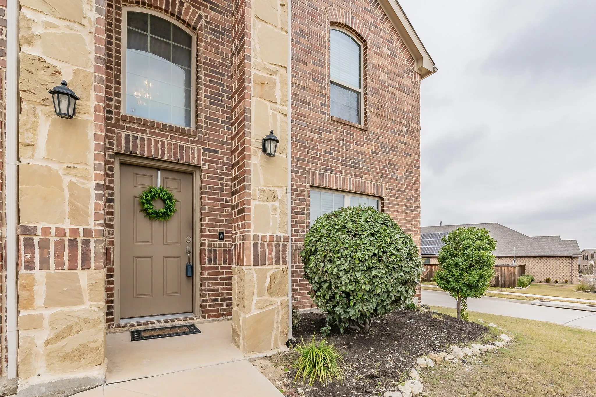 Single Family Residence For Sale in Tarrant County , 9041 Bronze Meadow Drive, Fort Worth, Texas 76131, 5 Bedroom, 5 Bathroom, 2 Garage spaces, 2,745 Sqft, built in 2018, Preowned, mls#21121463, Real Estate Agent in Fort Worth, Homes For Sale in Tarrant county, Homes For Sale in Fort Worth, Realtor in Fort Worth Texas, Real Estate Brokerage Independent Realty Texas, Luminita Cordes Realtor
