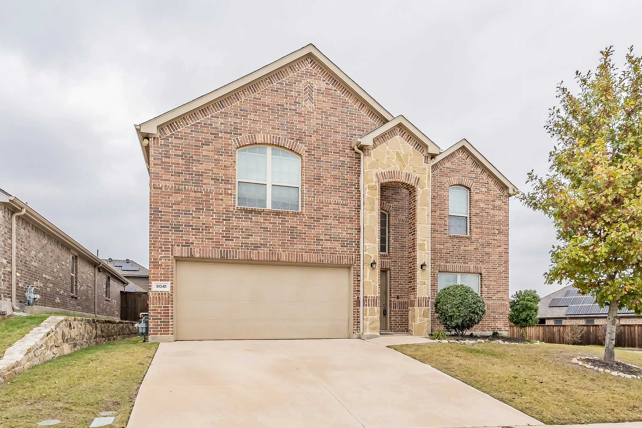 Single Family Residence For Sale in Tarrant County , 9041 Bronze Meadow Drive, Fort Worth, Texas 76131, 5 Bedroom, 5 Bathroom, 2 Garage spaces, 2,745 Sqft, built in 2018, Preowned, mls#21121463, Real Estate Agent in Fort Worth, Homes For Sale in Tarrant county, Homes For Sale in Fort Worth, Realtor in Fort Worth Texas, Real Estate Brokerage Independent Realty Texas, Luminita Cordes Realtor