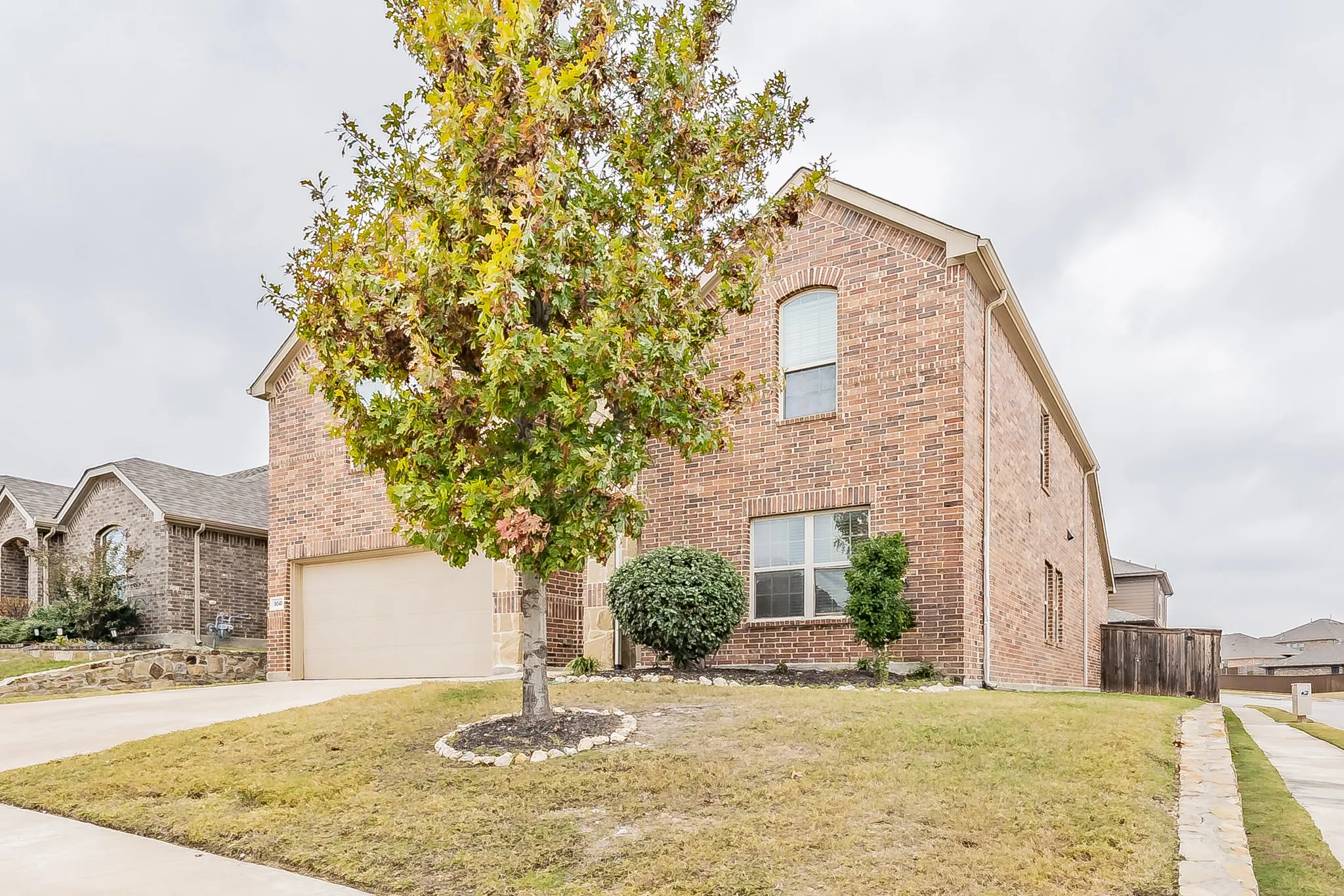Single Family Residence For Sale in Tarrant County , 9041 Bronze Meadow Drive, Fort Worth, Texas 76131, 5 Bedroom, 5 Bathroom, 2 Garage spaces, 2,745 Sqft, built in 2018, Preowned, mls#21121463, Real Estate Agent in Fort Worth, Homes For Sale in Tarrant county, Homes For Sale in Fort Worth, Realtor in Fort Worth Texas, Real Estate Brokerage Independent Realty Texas, Luminita Cordes Realtor