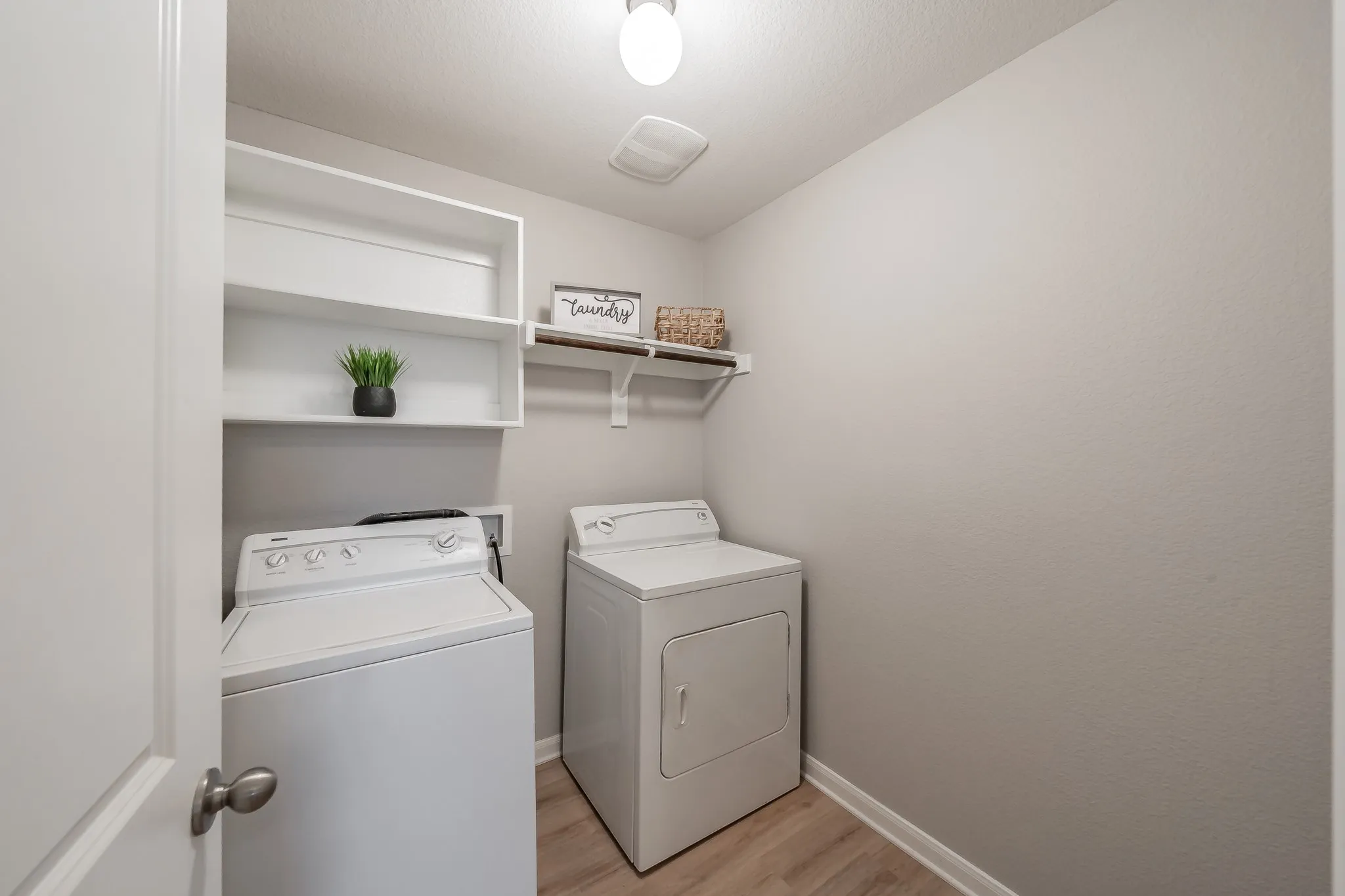 Single Family Residence For Sale in Tarrant County , 9041 Bronze Meadow Drive, Fort Worth, Texas 76131, 5 Bedroom, 5 Bathroom, 2 Garage spaces, 2,745 Sqft, built in 2018, Preowned, mls#21121463, Real Estate Agent in Fort Worth, Homes For Sale in Tarrant county, Homes For Sale in Fort Worth, Realtor in Fort Worth Texas, Real Estate Brokerage Independent Realty Texas, Luminita Cordes Realtor