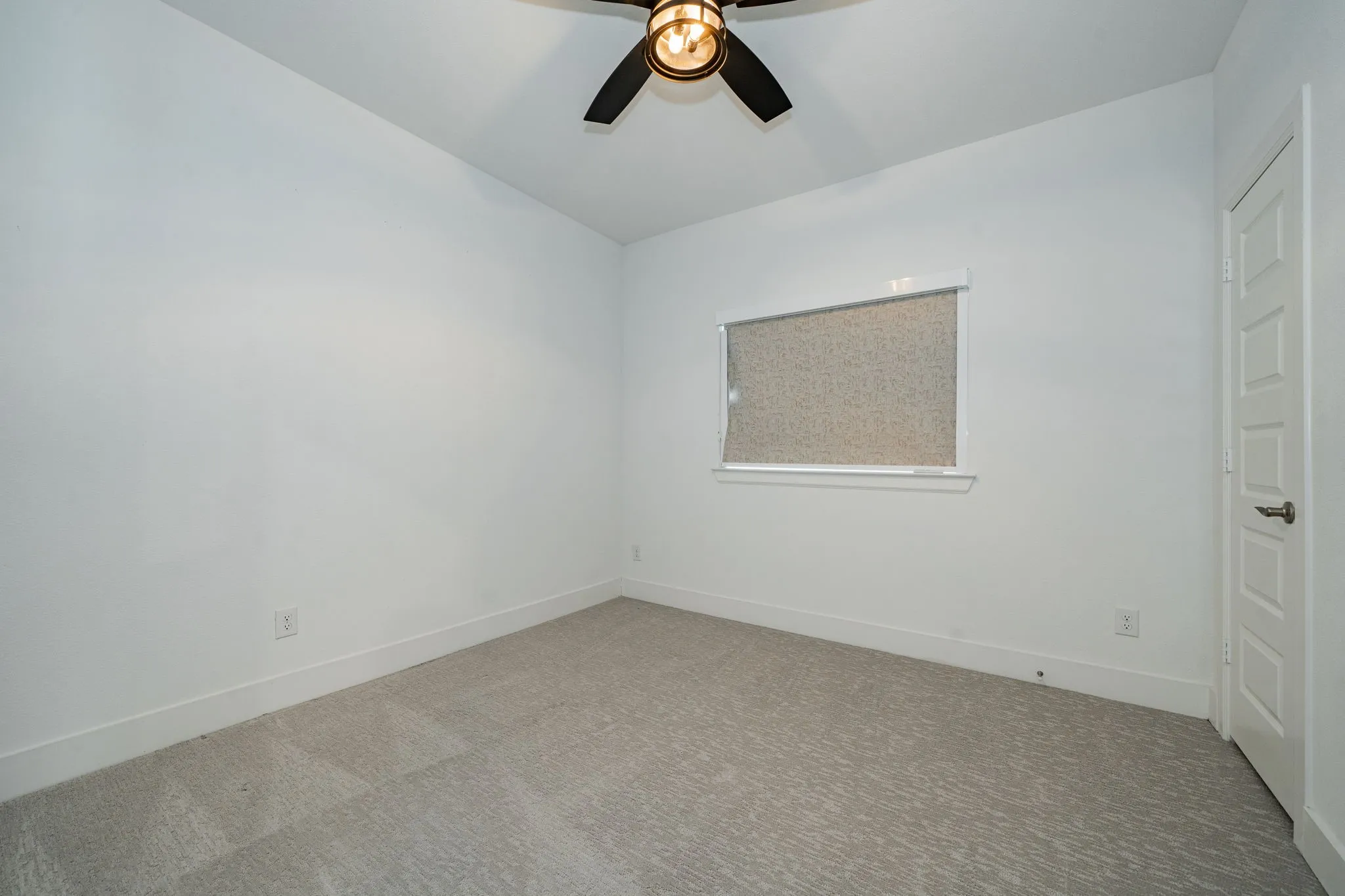 Single Family Residence For Sale in Dallas County , 8106 Fallston Court, Dallas, Texas 75231, 3 Bedrooms, 3 Bathrooms, 2 Garage spaces, 2,220 Sqft, built in 2022, Price $634,999, mls#21120863, Real Estate Agent in Dallas, Homes For Sale in Dallas county, Homes For Sale in Dallas, Realtor in Dallas Texas, Real Estate Brokerage Independent Realty Texas, Luminita Cordes Realtor