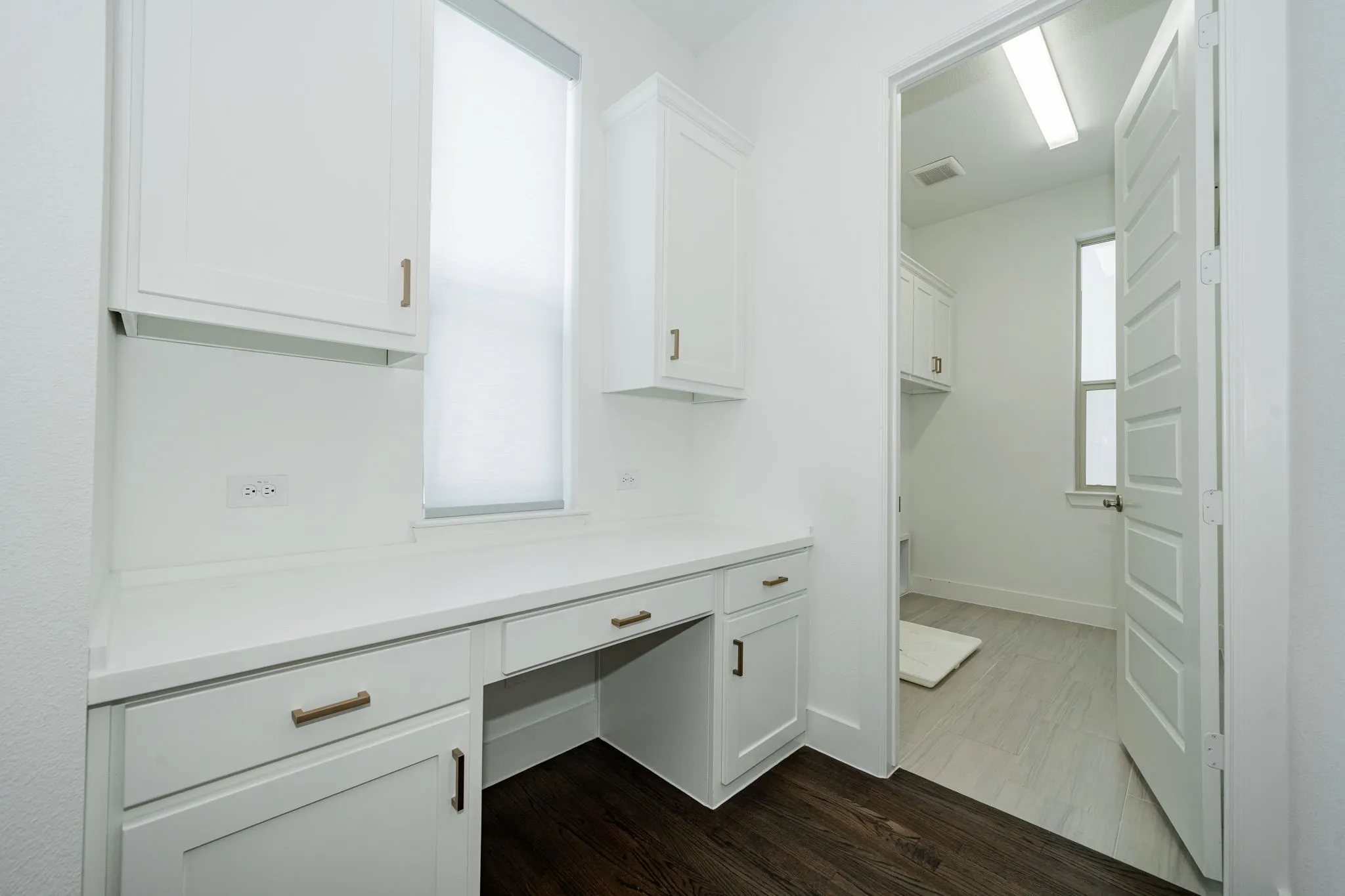 Single Family Residence For Sale in Dallas County , 8106 Fallston Court, Dallas, Texas 75231, 3 Bedrooms, 3 Bathrooms, 2 Garage spaces, 2,220 Sqft, built in 2022, Price $634,999, mls#21120863, Real Estate Agent in Dallas, Homes For Sale in Dallas county, Homes For Sale in Dallas, Realtor in Dallas Texas, Real Estate Brokerage Independent Realty Texas, Luminita Cordes Realtor