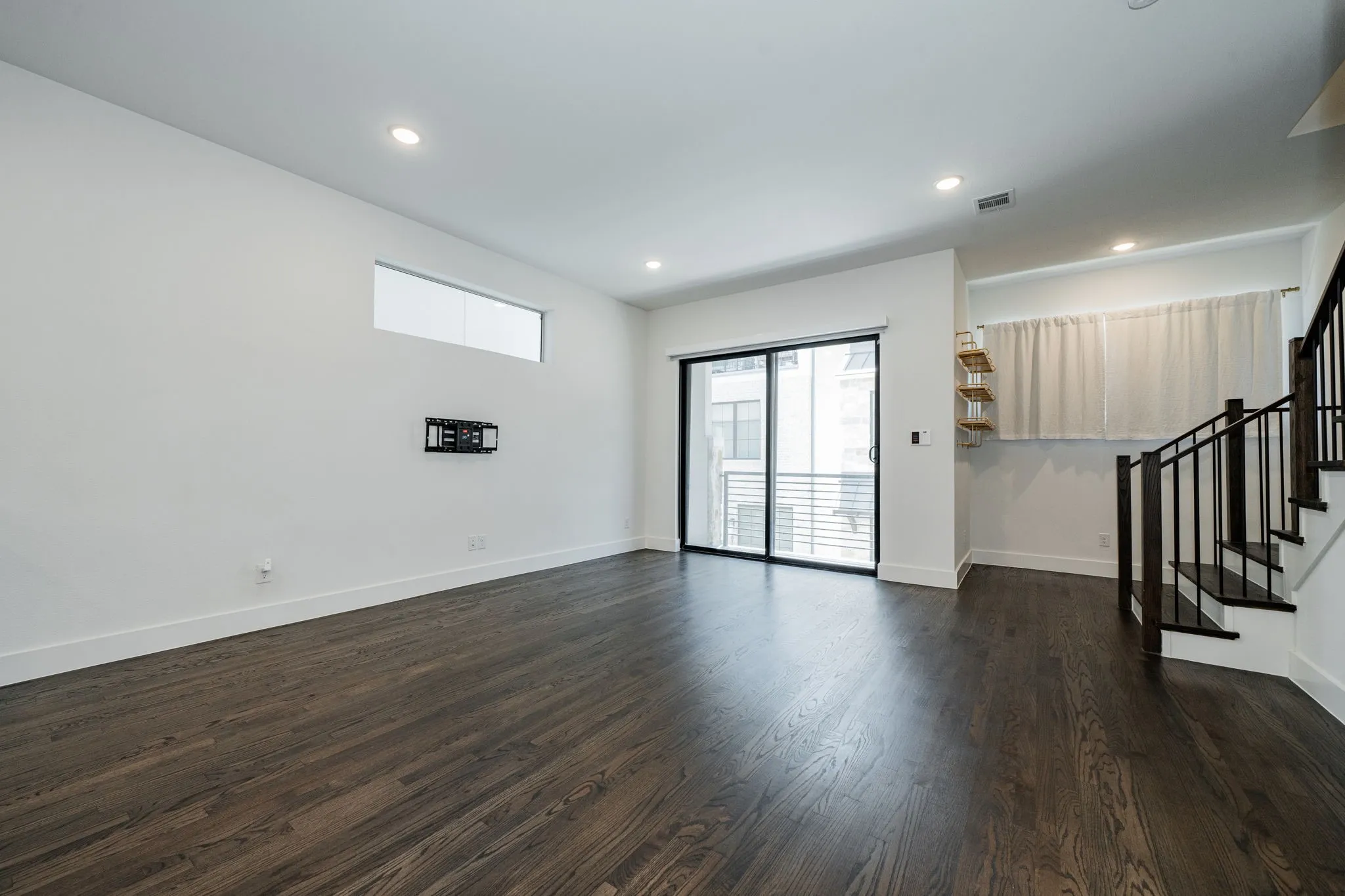Single Family Residence For Sale in Dallas County , 8106 Fallston Court, Dallas, Texas 75231, 3 Bedrooms, 3 Bathrooms, 2 Garage spaces, 2,220 Sqft, built in 2022, Price $634,999, mls#21120863, Real Estate Agent in Dallas, Homes For Sale in Dallas county, Homes For Sale in Dallas, Realtor in Dallas Texas, Real Estate Brokerage Independent Realty Texas, Luminita Cordes Realtor