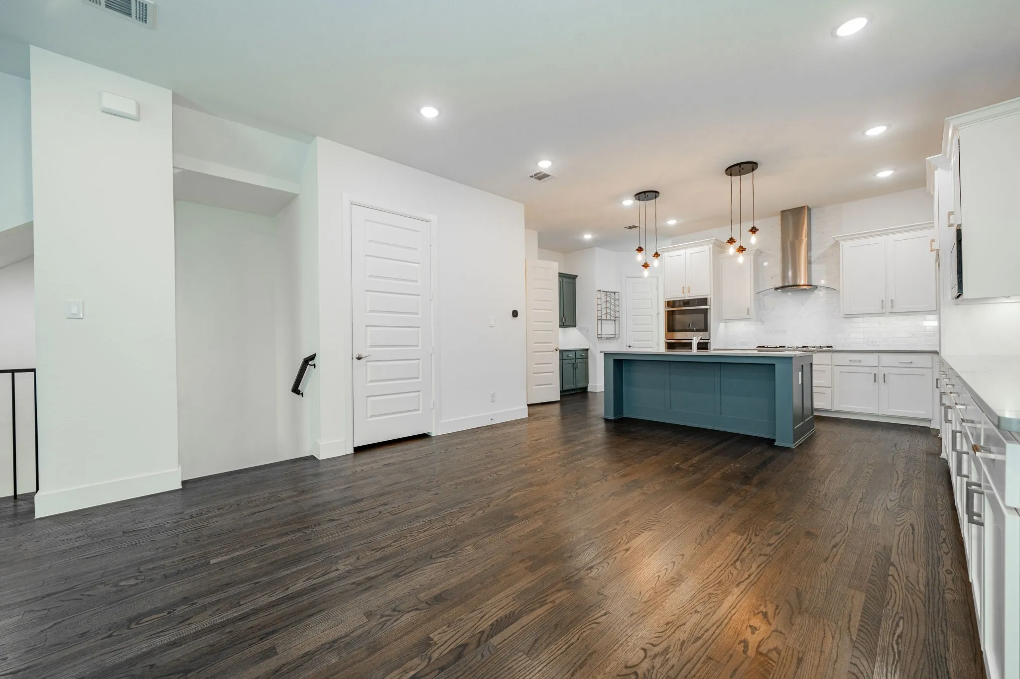 Single Family Residence For Sale in Dallas County , 8106 Fallston Court, Dallas, Texas 75231, 3 Bedrooms, 3 Bathrooms, 2 Garage spaces, 2,220 Sqft, built in 2022, Price $634,999, mls#21120863, Real Estate Agent in Dallas, Homes For Sale in Dallas county, Homes For Sale in Dallas, Realtor in Dallas Texas, Real Estate Brokerage Independent Realty Texas, Luminita Cordes Realtor