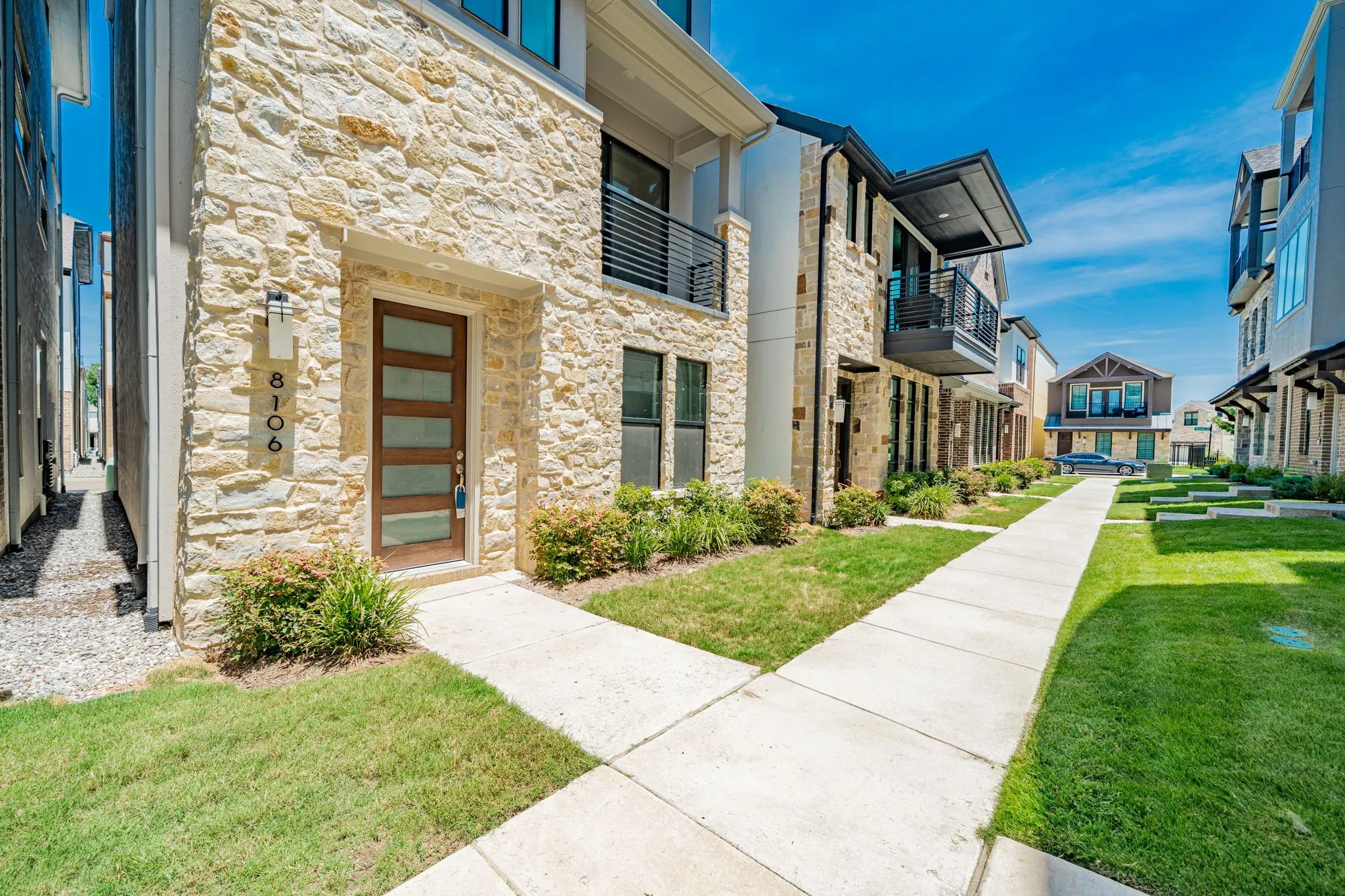 Single Family Residence For Sale in Dallas County , 8106 Fallston Court, Dallas, Texas 75231, 3 Bedrooms, 3 Bathrooms, 2 Garage spaces, 2,220 Sqft, built in 2022, Price $634,999, mls#21120863, Real Estate Agent in Dallas, Homes For Sale in Dallas county, Homes For Sale in Dallas, Realtor in Dallas Texas, Real Estate Brokerage Independent Realty Texas, Luminita Cordes Realtor