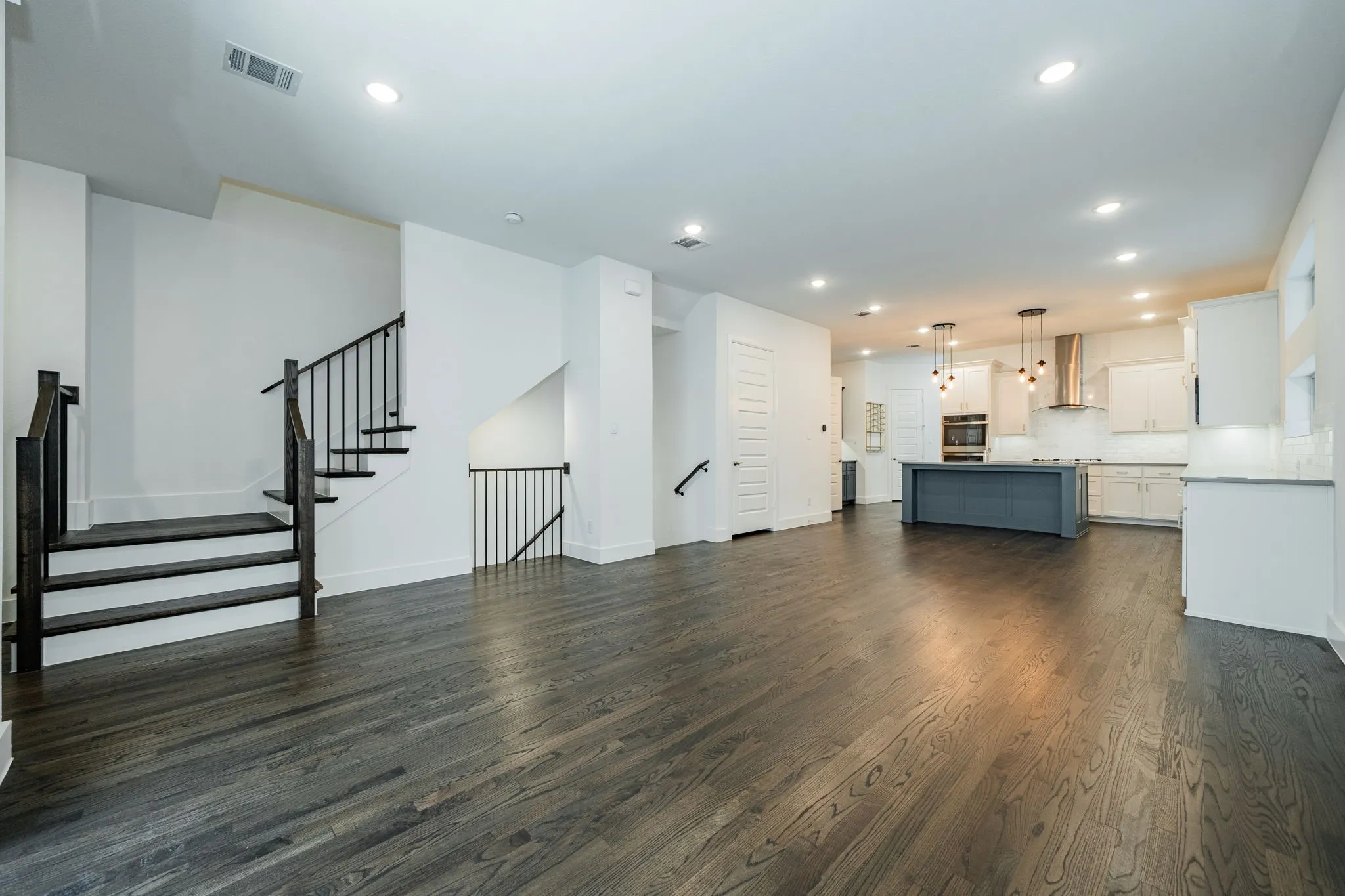 Single Family Residence For Sale in Dallas County , 8106 Fallston Court, Dallas, Texas 75231, 3 Bedrooms, 3 Bathrooms, 2 Garage spaces, 2,220 Sqft, built in 2022, Price $634,999, mls#21120863, Real Estate Agent in Dallas, Homes For Sale in Dallas county, Homes For Sale in Dallas, Realtor in Dallas Texas, Real Estate Brokerage Independent Realty Texas, Luminita Cordes Realtor