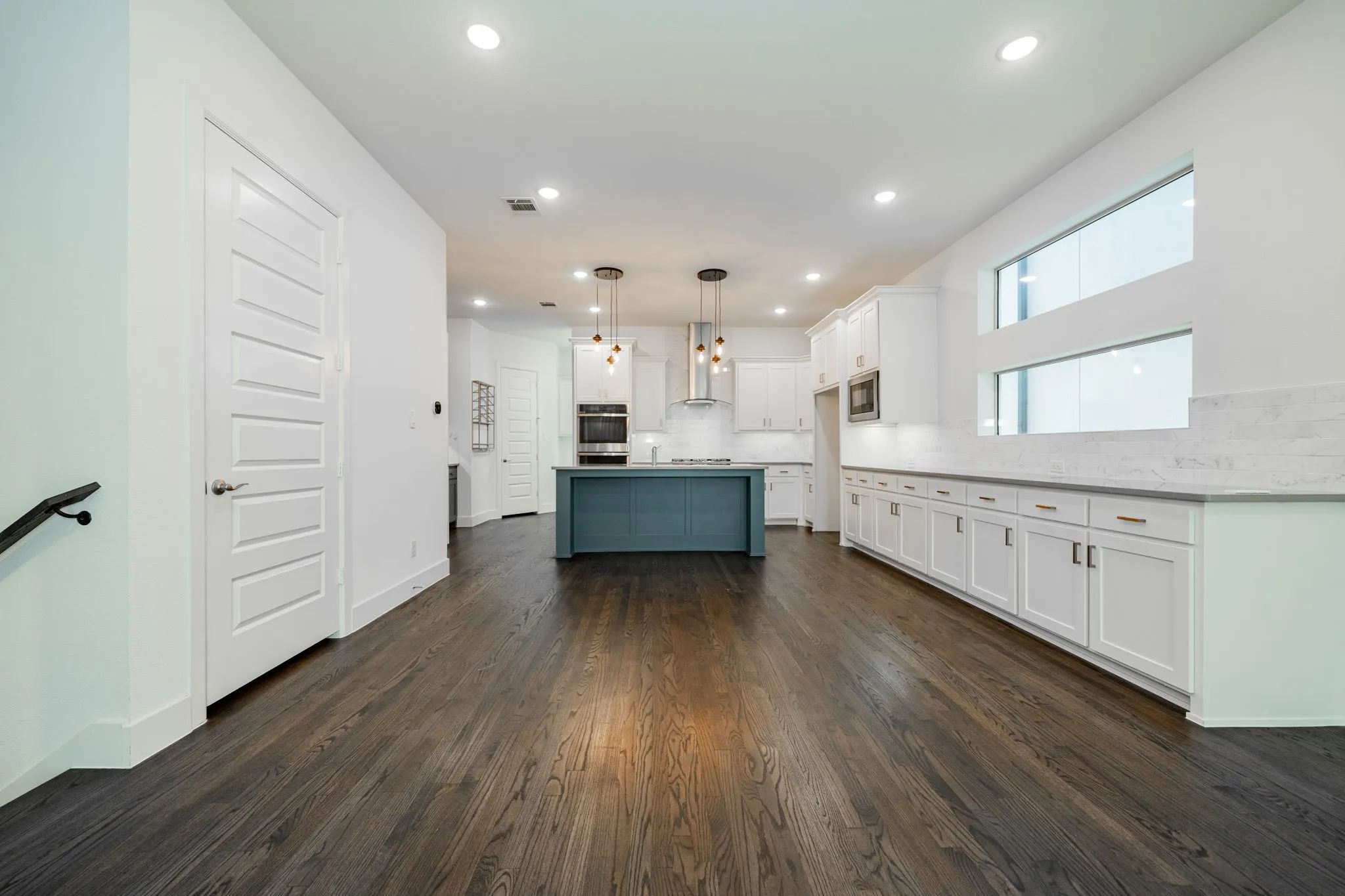 Single Family Residence For Sale in Dallas County , 8106 Fallston Court, Dallas, Texas 75231, 3 Bedrooms, 3 Bathrooms, 2 Garage spaces, 2,220 Sqft, built in 2022, Price $634,999, mls#21120863, Real Estate Agent in Dallas, Homes For Sale in Dallas county, Homes For Sale in Dallas, Realtor in Dallas Texas, Real Estate Brokerage Independent Realty Texas, Luminita Cordes Realtor