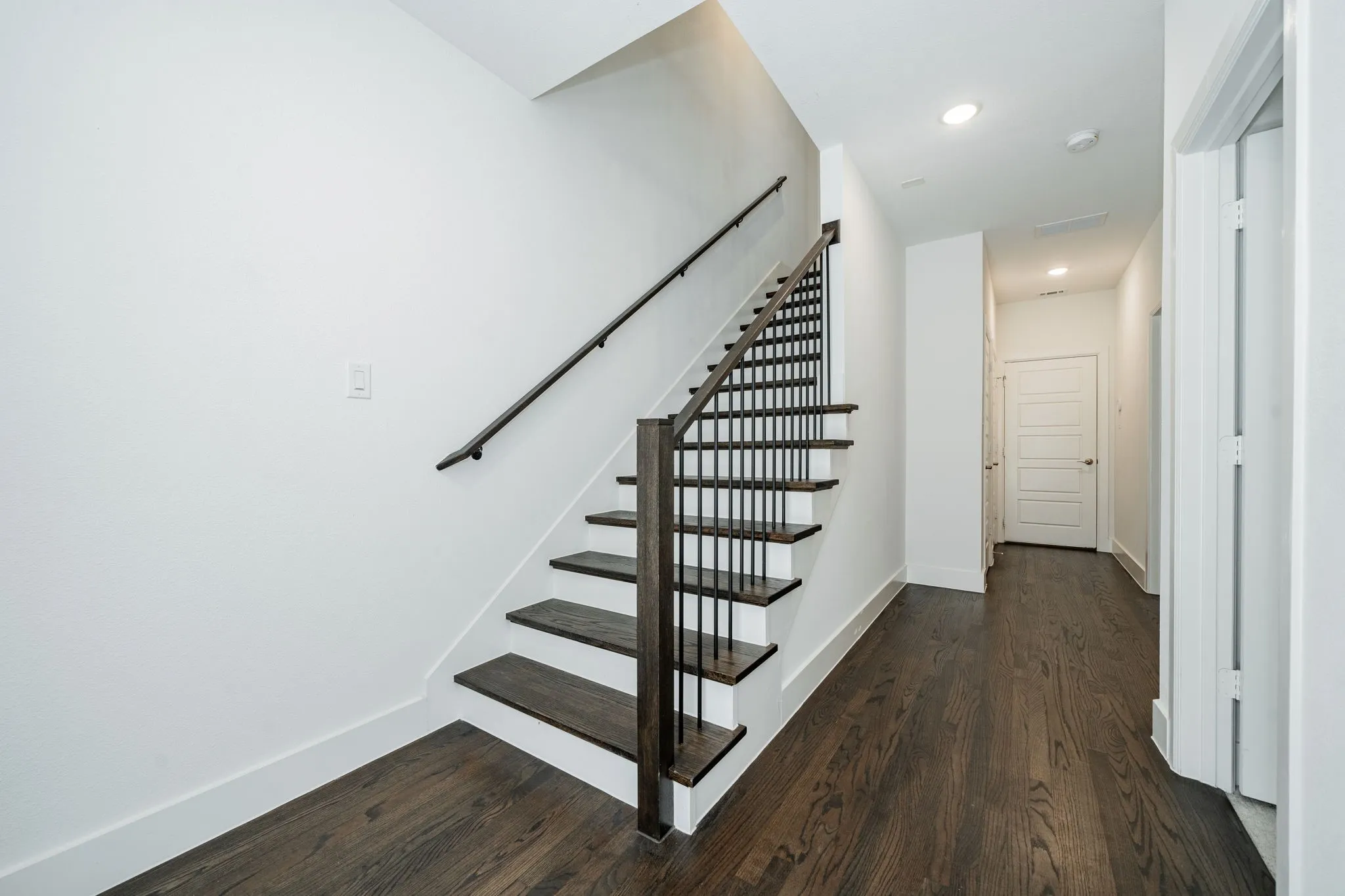 Single Family Residence For Sale in Dallas County , 8106 Fallston Court, Dallas, Texas 75231, 3 Bedrooms, 3 Bathrooms, 2 Garage spaces, 2,220 Sqft, built in 2022, Price $634,999, mls#21120863, Real Estate Agent in Dallas, Homes For Sale in Dallas county, Homes For Sale in Dallas, Realtor in Dallas Texas, Real Estate Brokerage Independent Realty Texas, Luminita Cordes Realtor