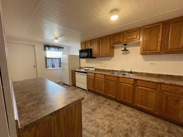 Business For Sale in Hill County , 1056-1058 Ih 35 S, Abbott, Texas 76621, 0, 0, Garage spaces, 0 Sqft, built in 2010, Preowned, mls#21121838, Real Estate Agent in Abbott, Homes For Sale in Hill county, Homes For Sale in Abbott, Realtor in Abbott Texas, Real Estate Brokerage Independent Realty Texas, Luminita Cordes Realtor