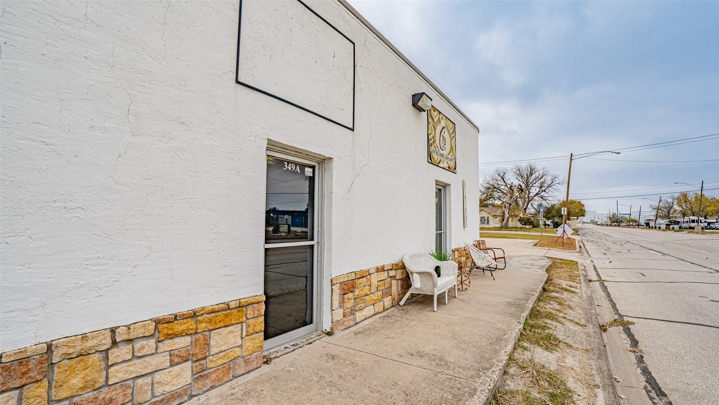 Retail For Sale in Tarrant County , 347 N Cherry Lane, White Settlement, Texas 76108, 0, 0, Garage spaces, 0 Sqft, built in 1970, Preowned, mls#21121857, Real Estate Agent in White Settlement, Homes For Sale in Tarrant county, Homes For Sale in White Settlement, Realtor in White Settlement Texas, Real Estate Brokerage Independent Realty Texas, Luminita Cordes Realtor