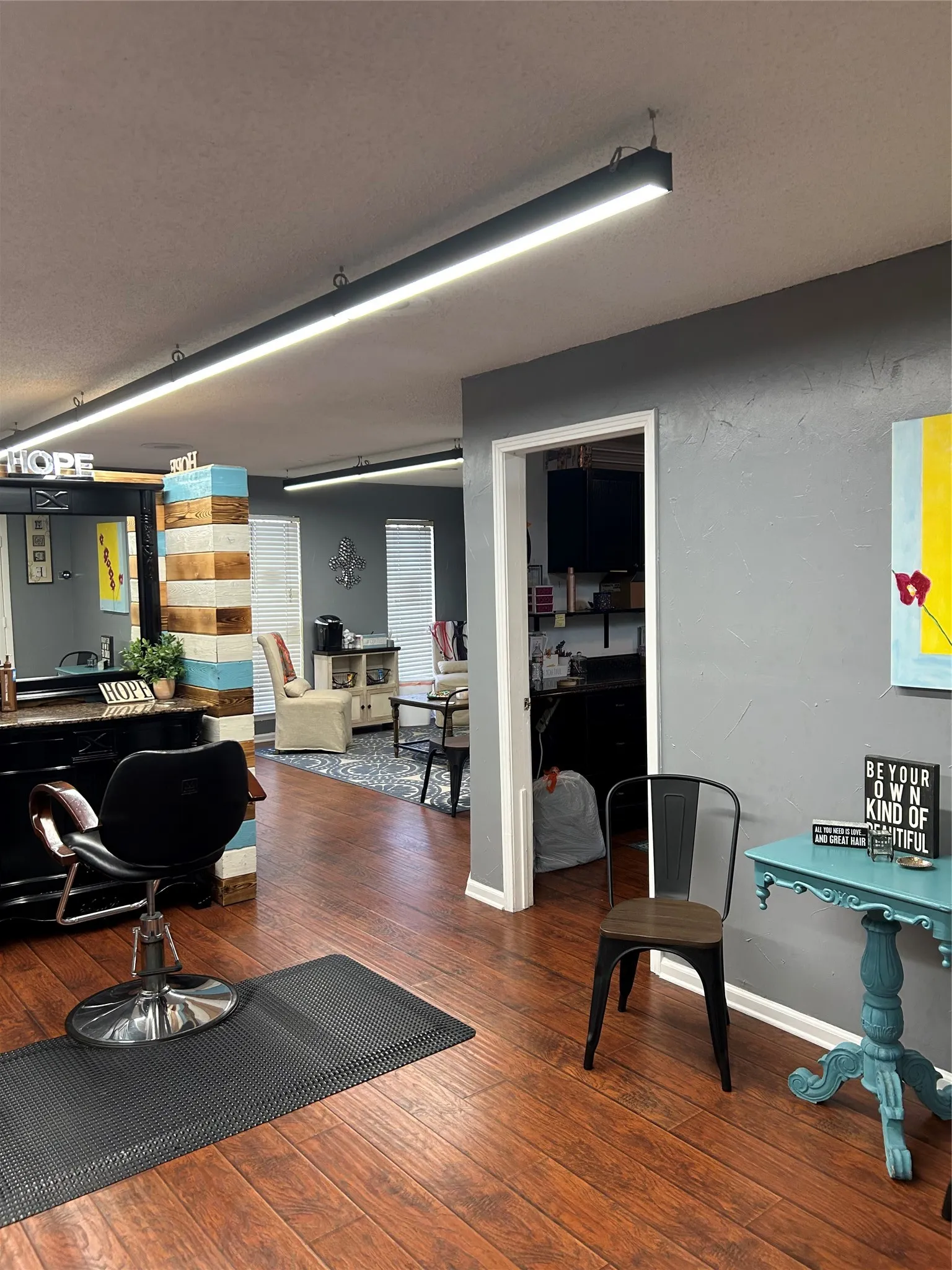 Beauty Salon Work Space