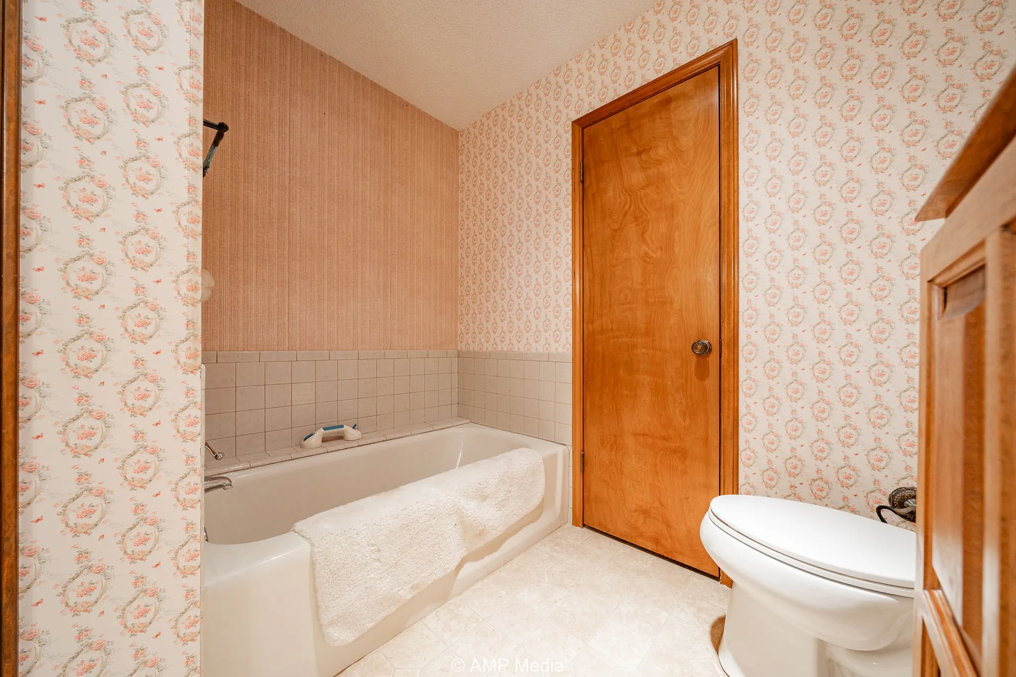 Single Family Residence For Sale in Taylor County , 1102 Elmdale Road N, Abilene, Texas 79601, 3 Bedroom, 4 Bathroom, 2 Garage spaces, 2,632 Sqft, built in 1981, Preowned, mls#21120117, Real Estate Agent in Abilene, Homes For Sale in Taylor county, Homes For Sale in Abilene, Realtor in Abilene Texas, Real Estate Brokerage Independent Realty Texas, Luminita Cordes Realtor