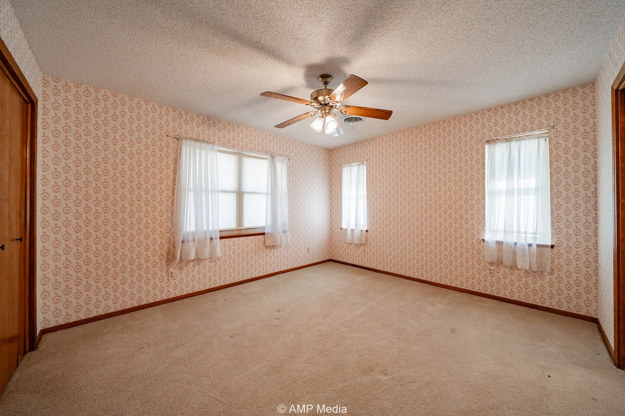 Single Family Residence For Sale in Taylor County , 1102 Elmdale Road N, Abilene, Texas 79601, 3 Bedroom, 4 Bathroom, 2 Garage spaces, 2,632 Sqft, built in 1981, Preowned, mls#21120117, Real Estate Agent in Abilene, Homes For Sale in Taylor county, Homes For Sale in Abilene, Realtor in Abilene Texas, Real Estate Brokerage Independent Realty Texas, Luminita Cordes Realtor