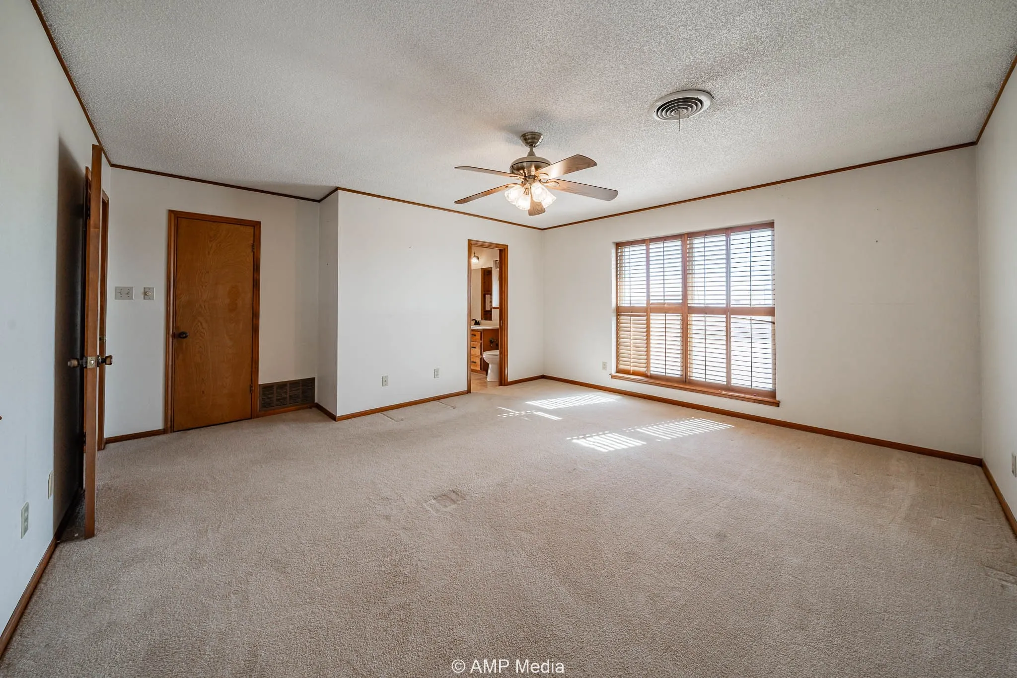 Single Family Residence For Sale in Taylor County , 1102 Elmdale Road N, Abilene, Texas 79601, 3 Bedroom, 4 Bathroom, 2 Garage spaces, 2,632 Sqft, built in 1981, Preowned, mls#21120117, Real Estate Agent in Abilene, Homes For Sale in Taylor county, Homes For Sale in Abilene, Realtor in Abilene Texas, Real Estate Brokerage Independent Realty Texas, Luminita Cordes Realtor