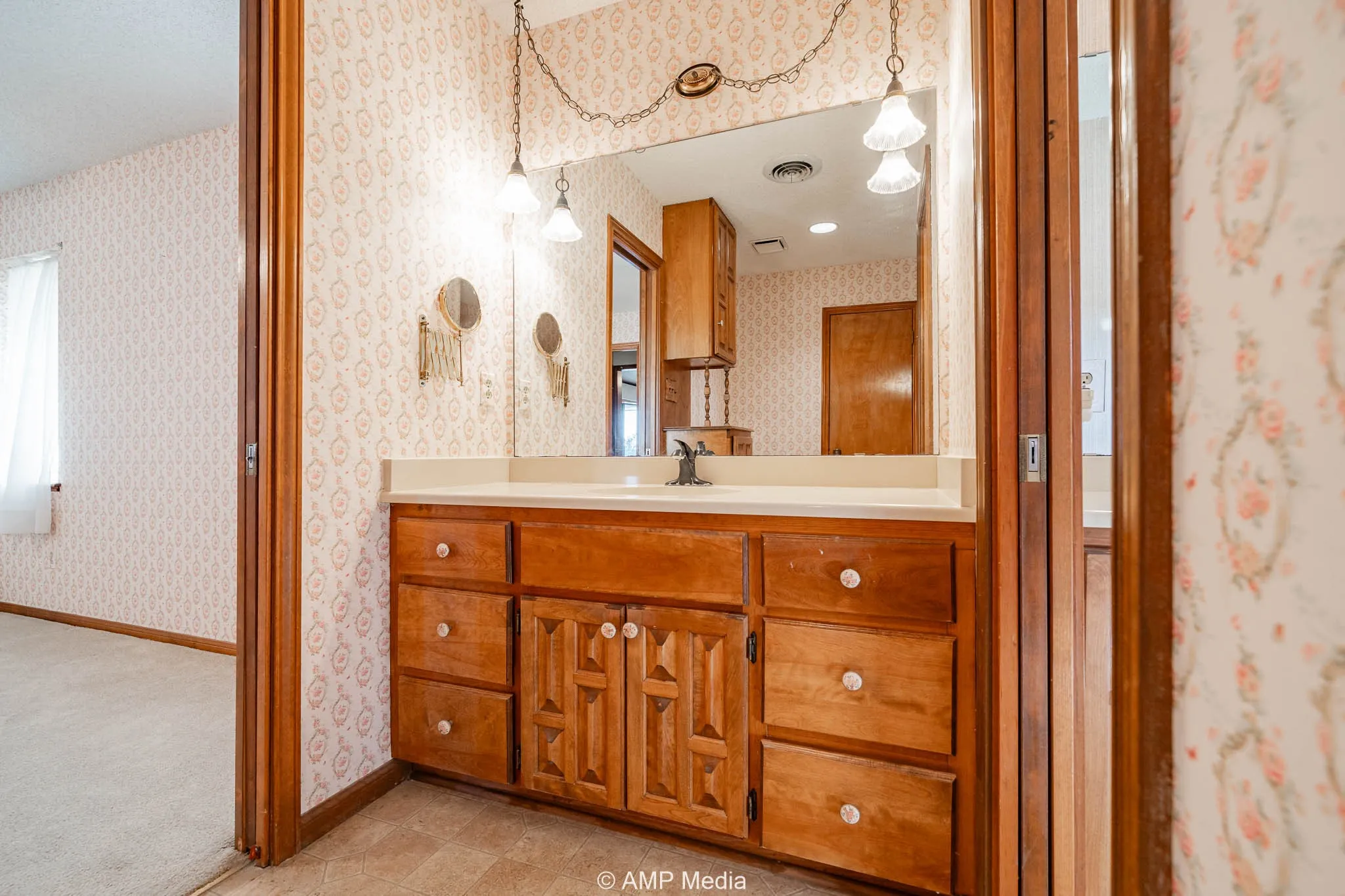 Single Family Residence For Sale in Taylor County , 1102 Elmdale Road N, Abilene, Texas 79601, 3 Bedroom, 4 Bathroom, 2 Garage spaces, 2,632 Sqft, built in 1981, Preowned, mls#21120117, Real Estate Agent in Abilene, Homes For Sale in Taylor county, Homes For Sale in Abilene, Realtor in Abilene Texas, Real Estate Brokerage Independent Realty Texas, Luminita Cordes Realtor