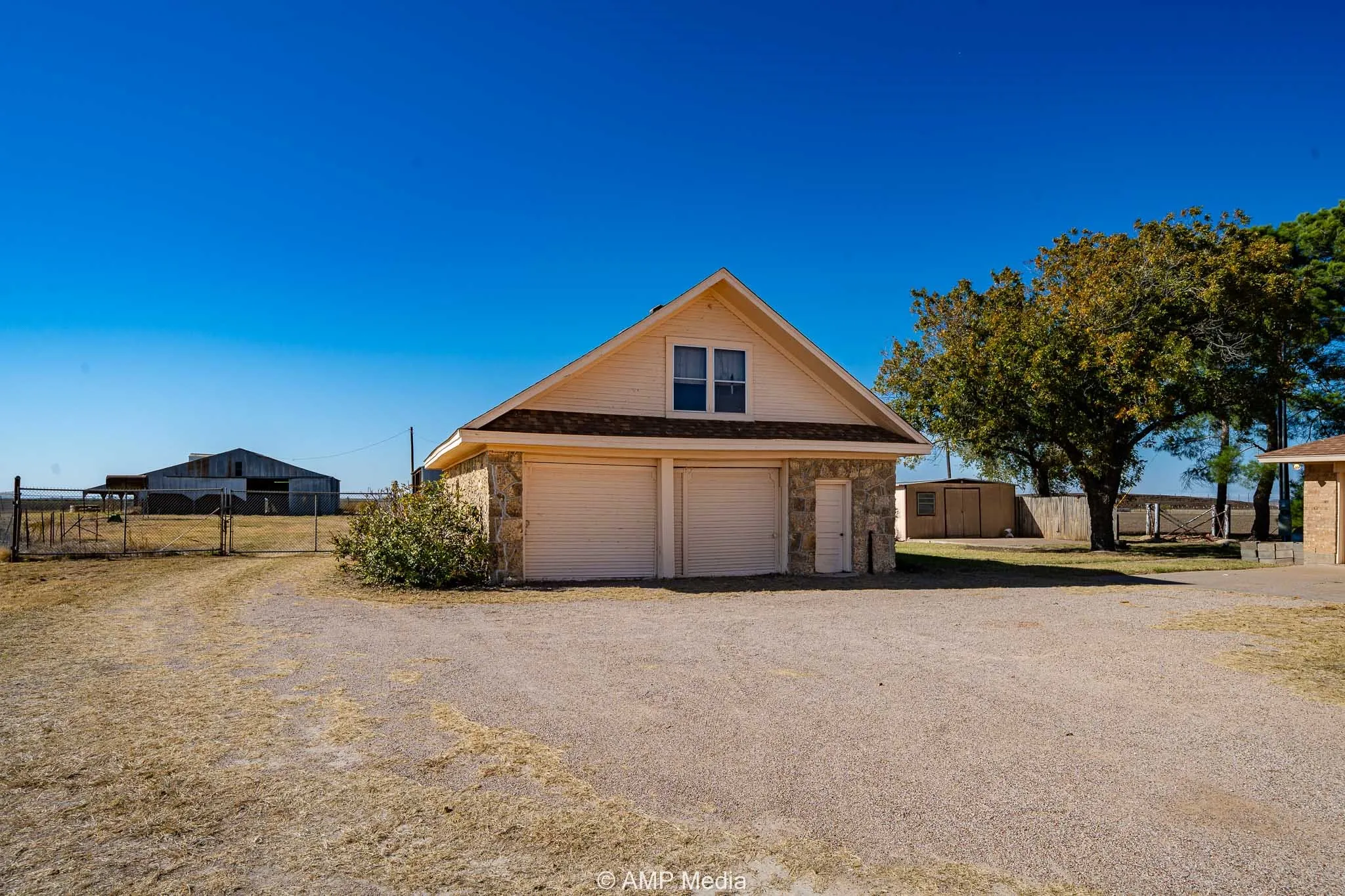 detached garage