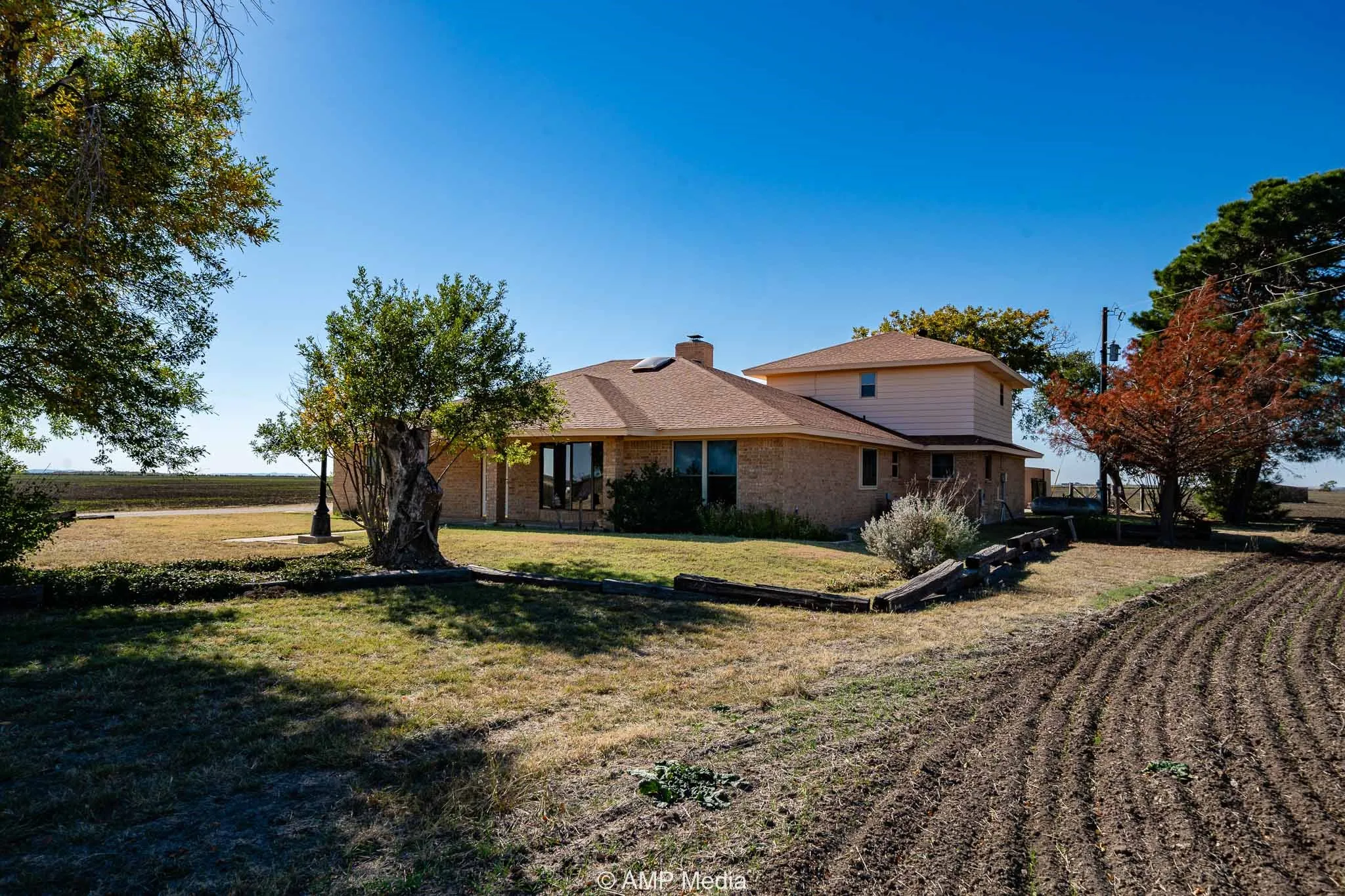 Single Family Residence For Sale in Taylor County , 1102 Elmdale Road N, Abilene, Texas 79601, 3 Bedroom, 4 Bathroom, 2 Garage spaces, 2,632 Sqft, built in 1981, Preowned, mls#21120117, Real Estate Agent in Abilene, Homes For Sale in Taylor county, Homes For Sale in Abilene, Realtor in Abilene Texas, Real Estate Brokerage Independent Realty Texas, Luminita Cordes Realtor