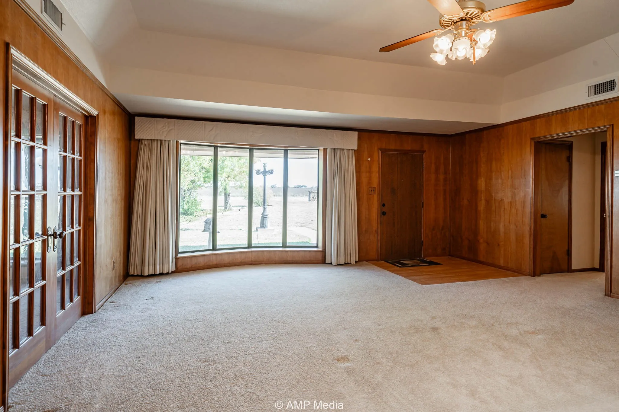 Single Family Residence For Sale in Taylor County , 1102 Elmdale Road N, Abilene, Texas 79601, 3 Bedroom, 4 Bathroom, 2 Garage spaces, 2,632 Sqft, built in 1981, Preowned, mls#21120117, Real Estate Agent in Abilene, Homes For Sale in Taylor county, Homes For Sale in Abilene, Realtor in Abilene Texas, Real Estate Brokerage Independent Realty Texas, Luminita Cordes Realtor