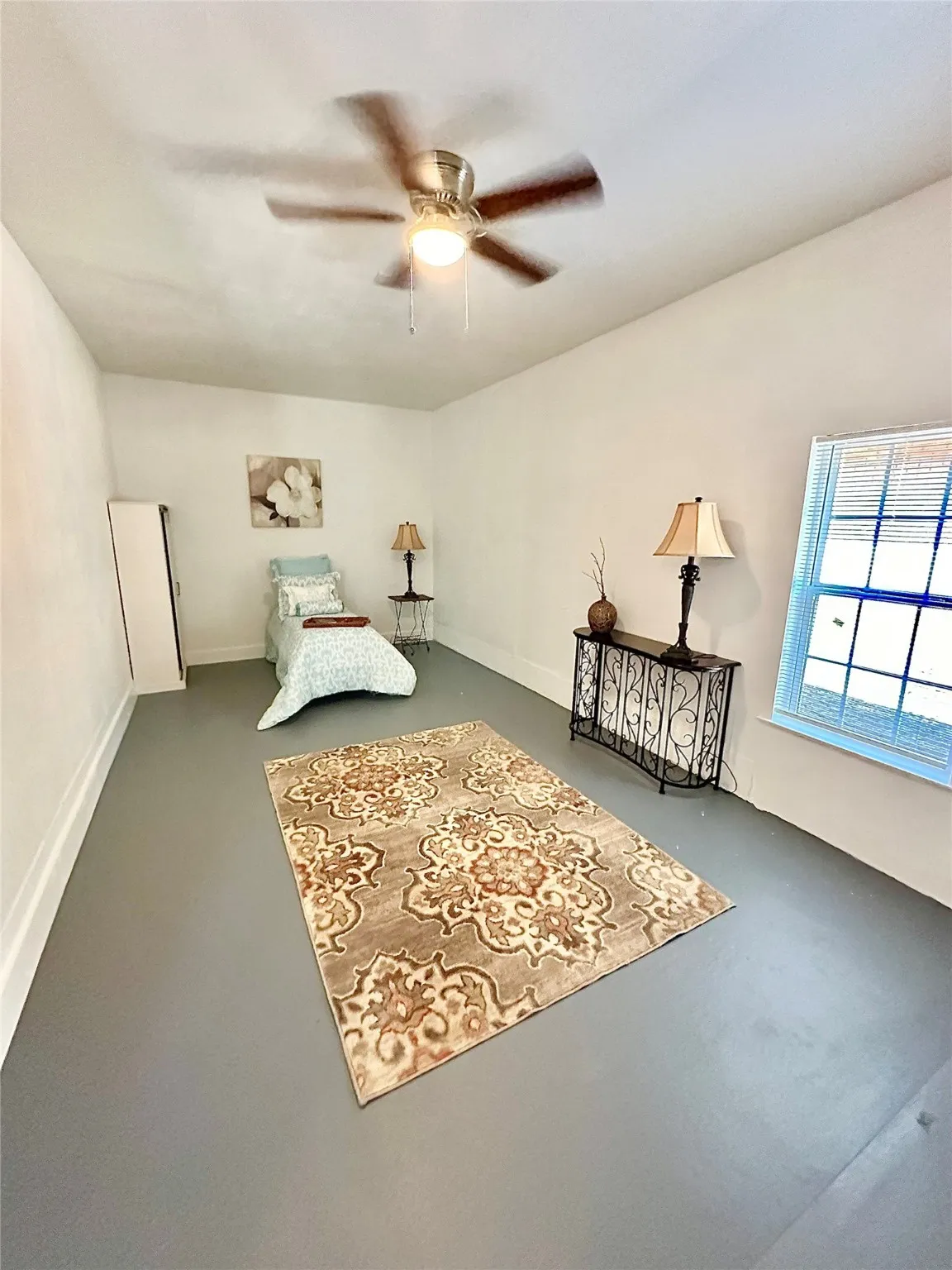 Single Family Residence For Sale in Denton County , 817 Laguna Drive, Denton, Texas 76209, 4 Bedroom, 2 Bathroom, Garage spaces, 1,437 Sqft, built in 1960, Preowned, mls#21122092, Real Estate Agent in Denton, Homes For Sale in Denton county, Homes For Sale in Denton, Realtor in Denton Texas, Real Estate Brokerage Independent Realty Texas, Luminita Cordes Realtor