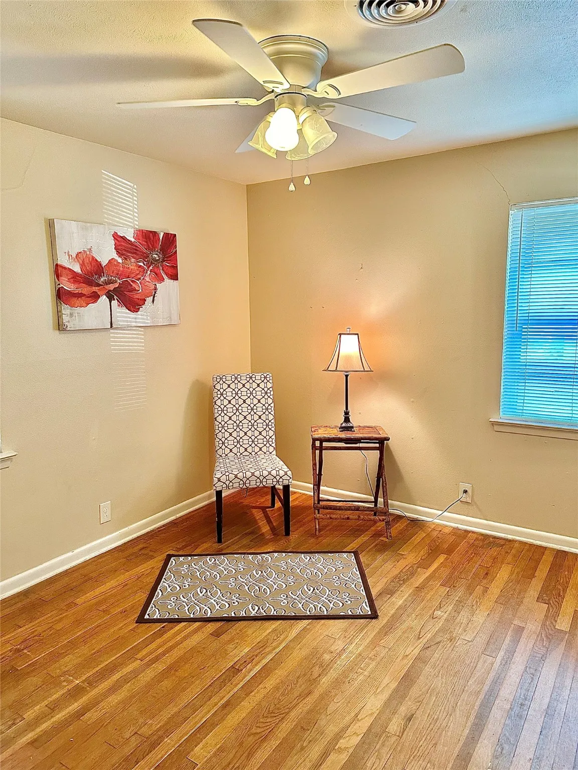 Single Family Residence For Sale in Denton County , 817 Laguna Drive, Denton, Texas 76209, 4 Bedroom, 2 Bathroom, Garage spaces, 1,437 Sqft, built in 1960, Preowned, mls#21122092, Real Estate Agent in Denton, Homes For Sale in Denton county, Homes For Sale in Denton, Realtor in Denton Texas, Real Estate Brokerage Independent Realty Texas, Luminita Cordes Realtor